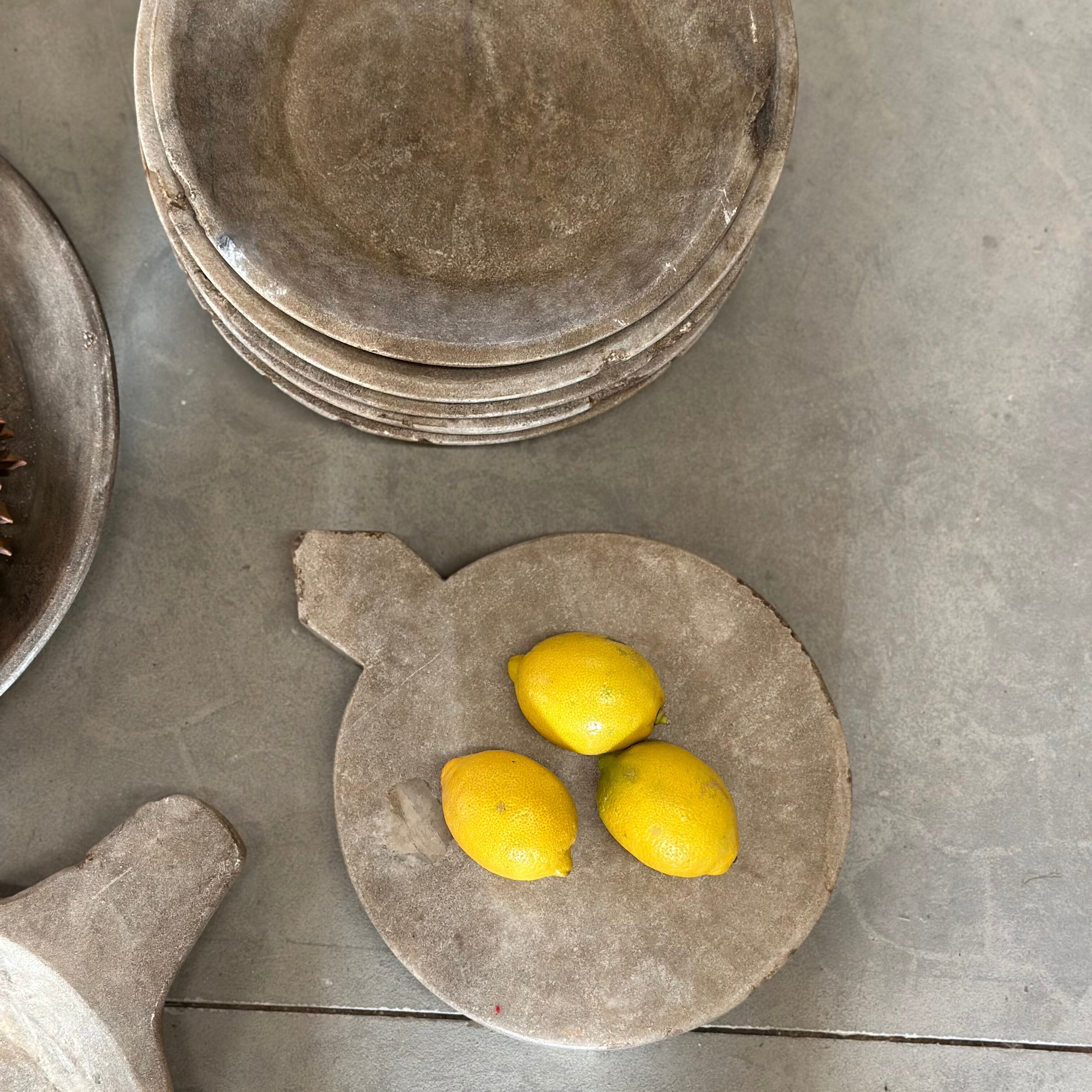 Indien - vintage krukker og fade i træ og marmor