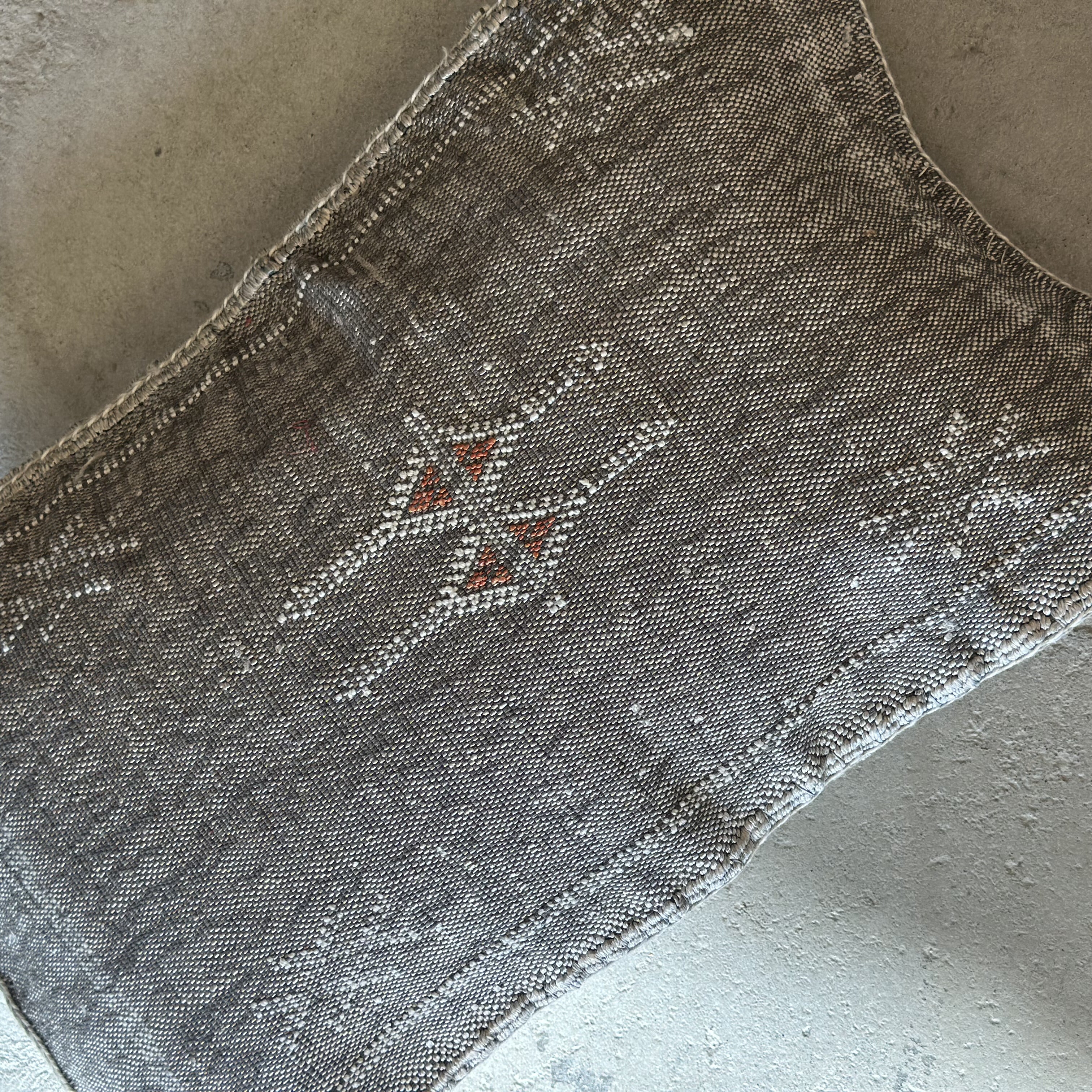 Cushion cover in cactus silk - size 45 x 45 cm.