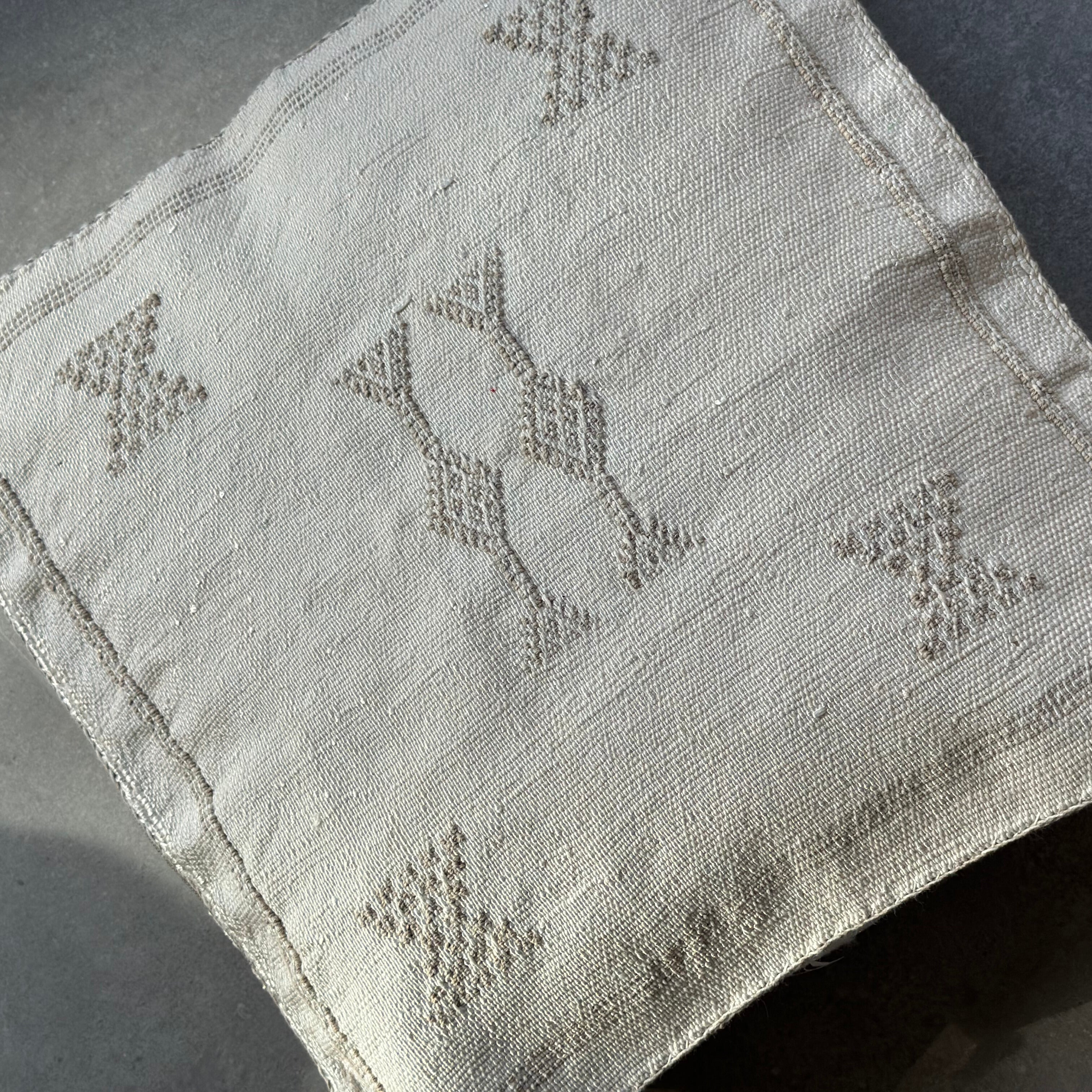 Putetrekk i kaktussilke - størrelse 45 x 45 cm.