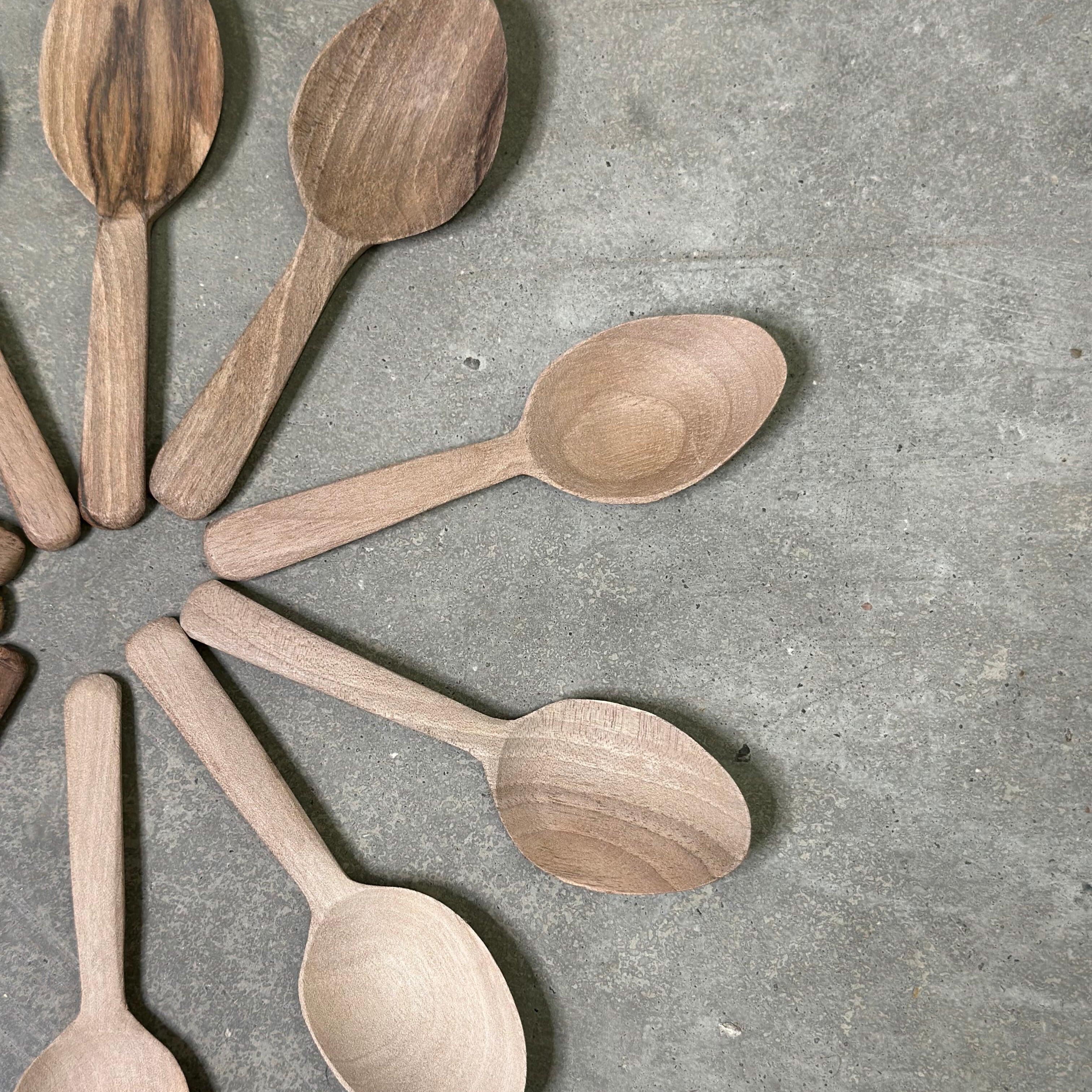 Ske i valnøddetræ - 10 cm. lang