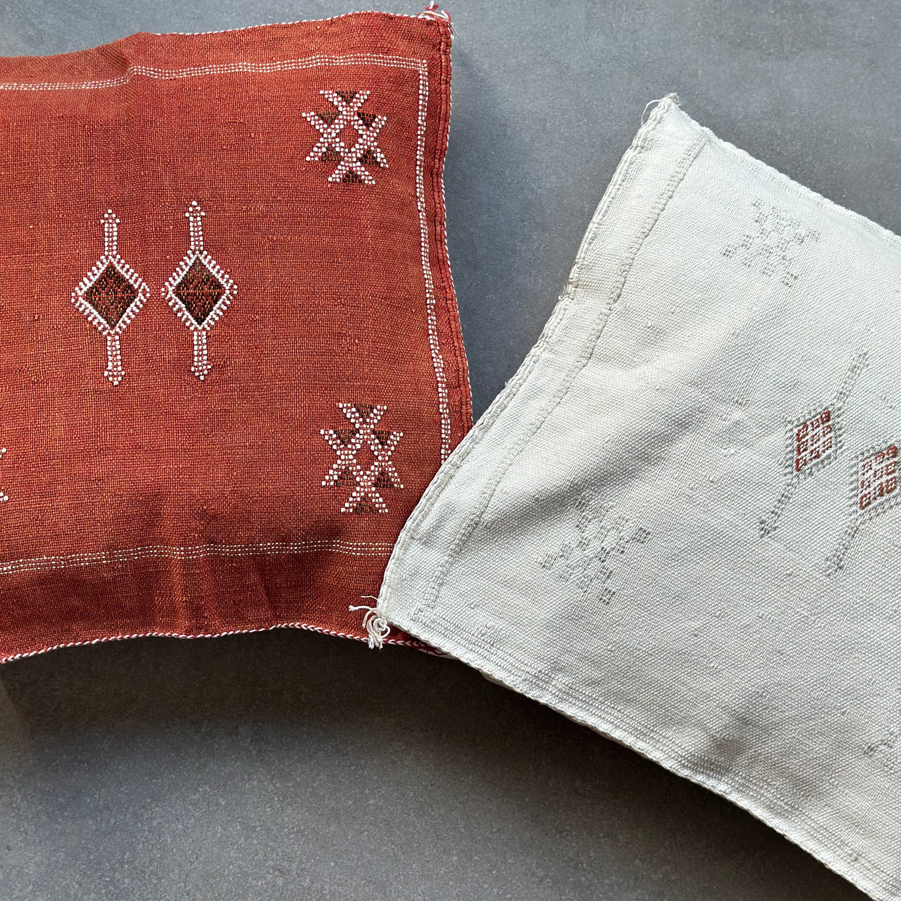 Pudebetræk i kaktussilke - størrelse ca. 45 x 45 cm.