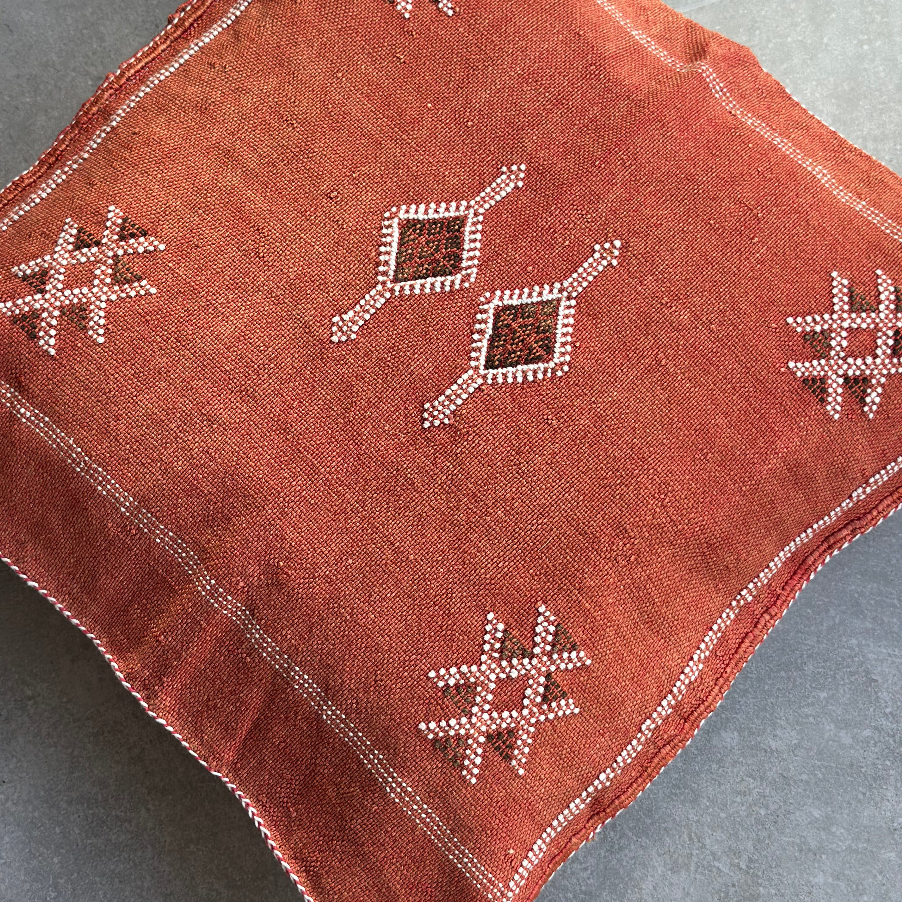 Putetrekk i kaktussilke - størrelse 45 x 45 cm.