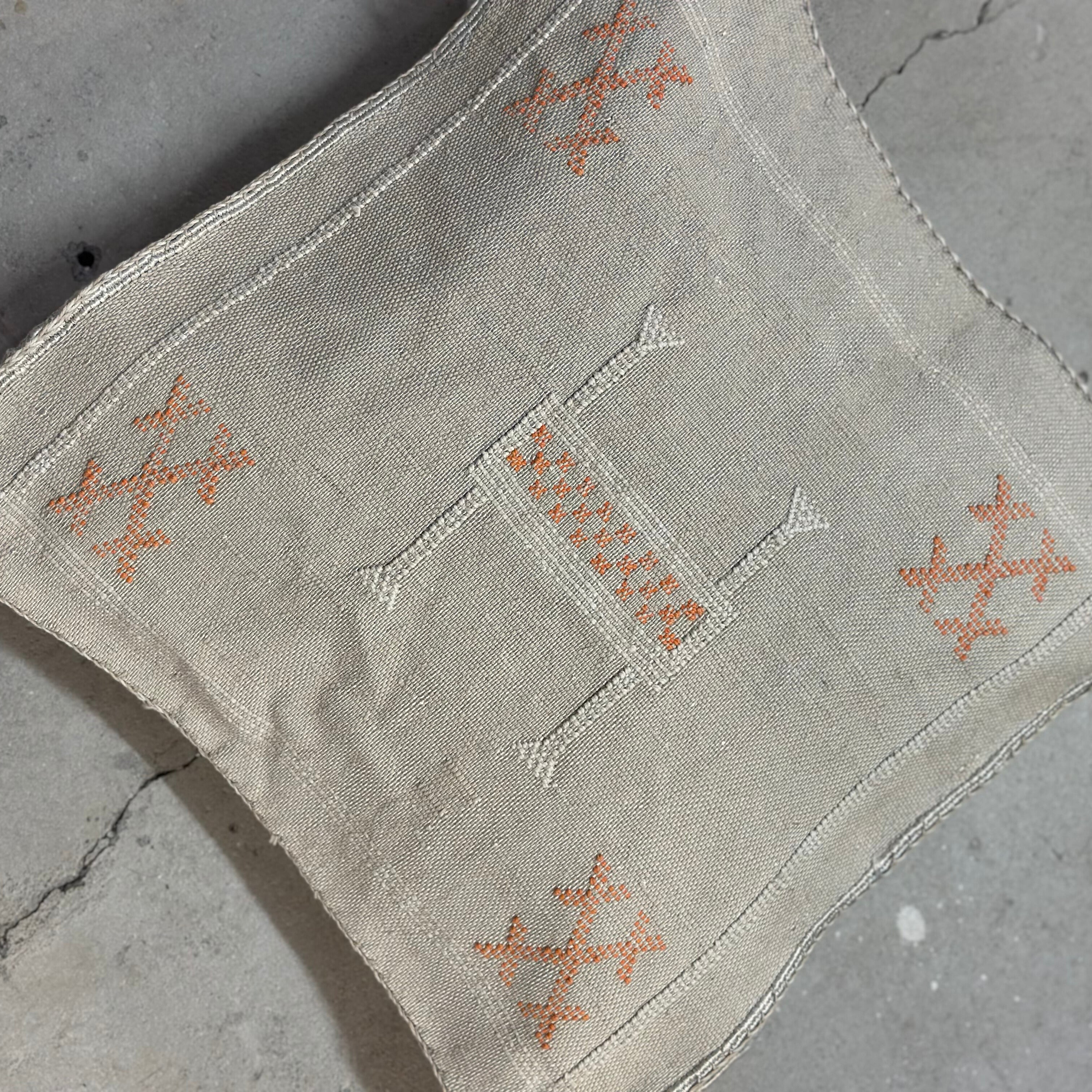 Pudebetræk i kaktussilke - størrelse ca. 45 x 45 cm.