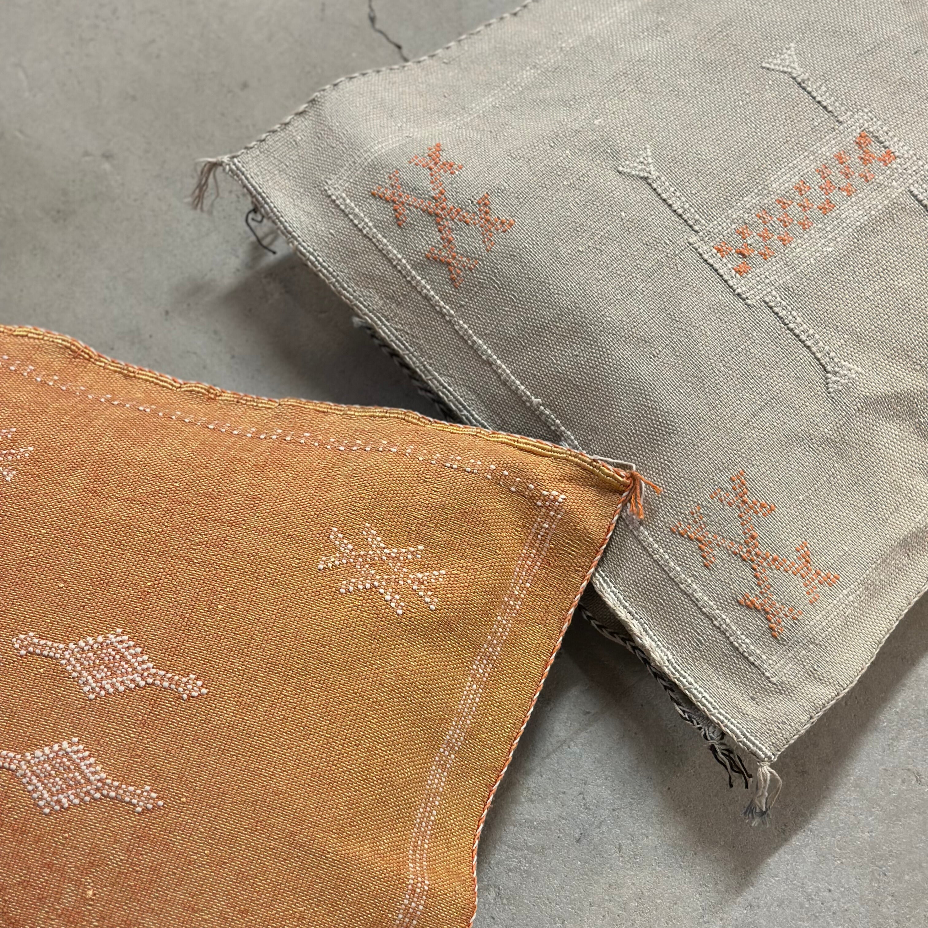 Pudebetræk i kaktussilke - størrelse ca. 45 x 45 cm.