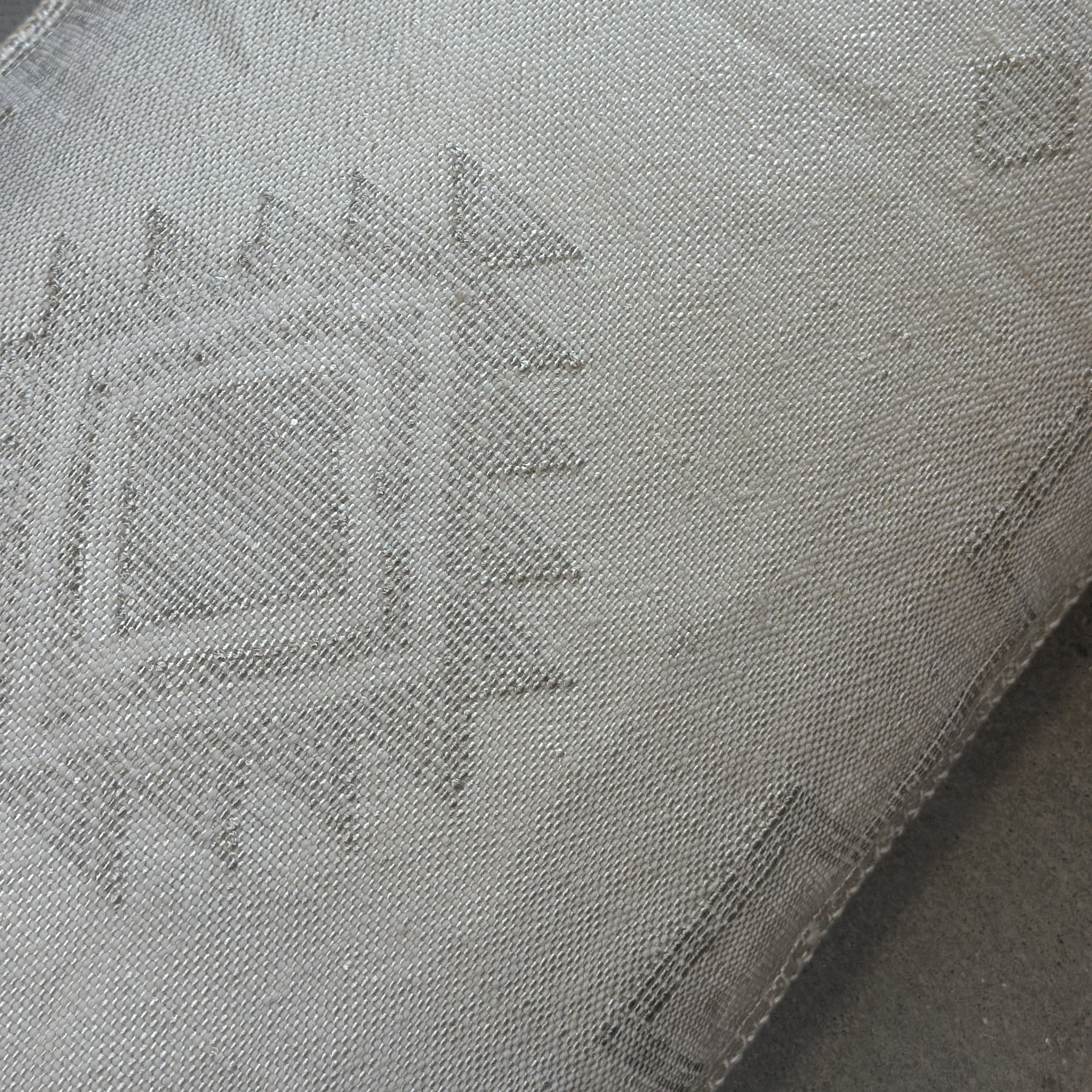 Cushion cover in cactus silk - size 50 x 90 cm.