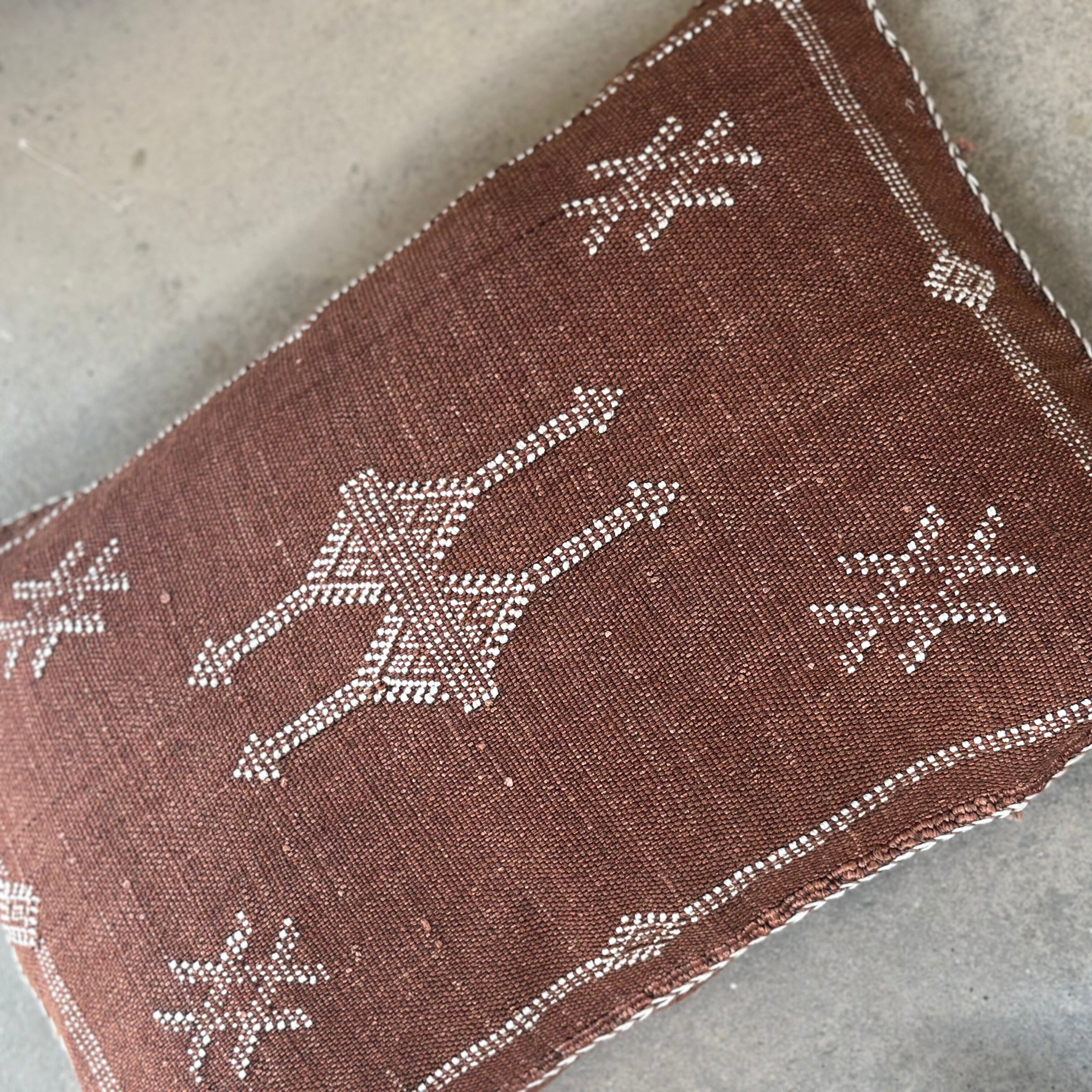 Cushion cover in cactus silk - size 45 x 45 cm.