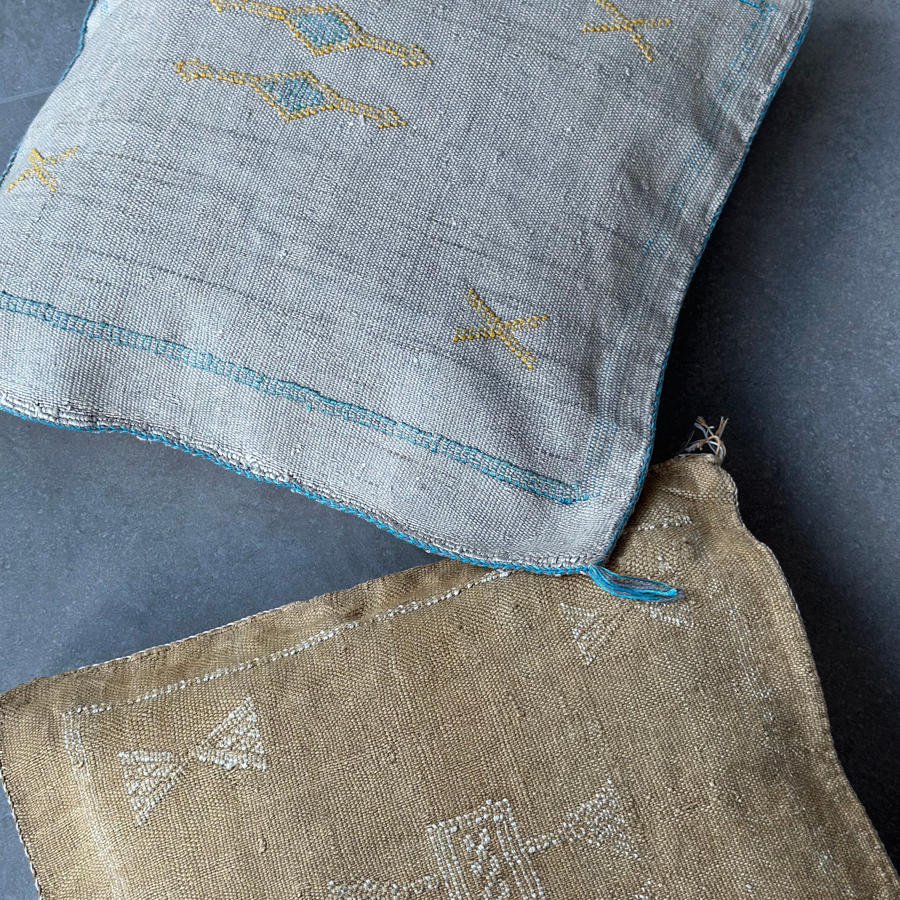 Pudebetræk i kaktussilke - størrelse ca. 45 x 45 cm.