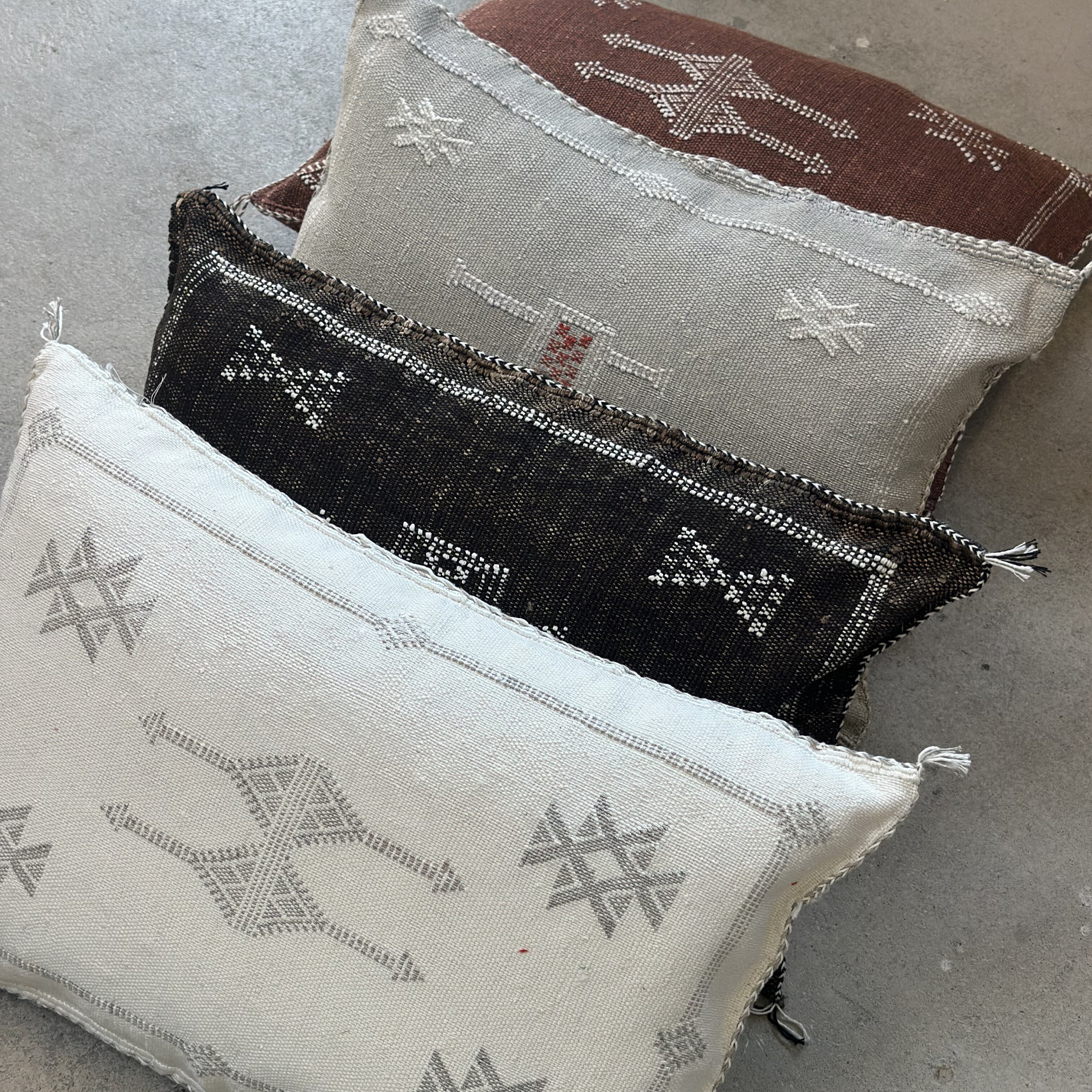 Cushion cover in cactus silk - size 45 x 45 cm.