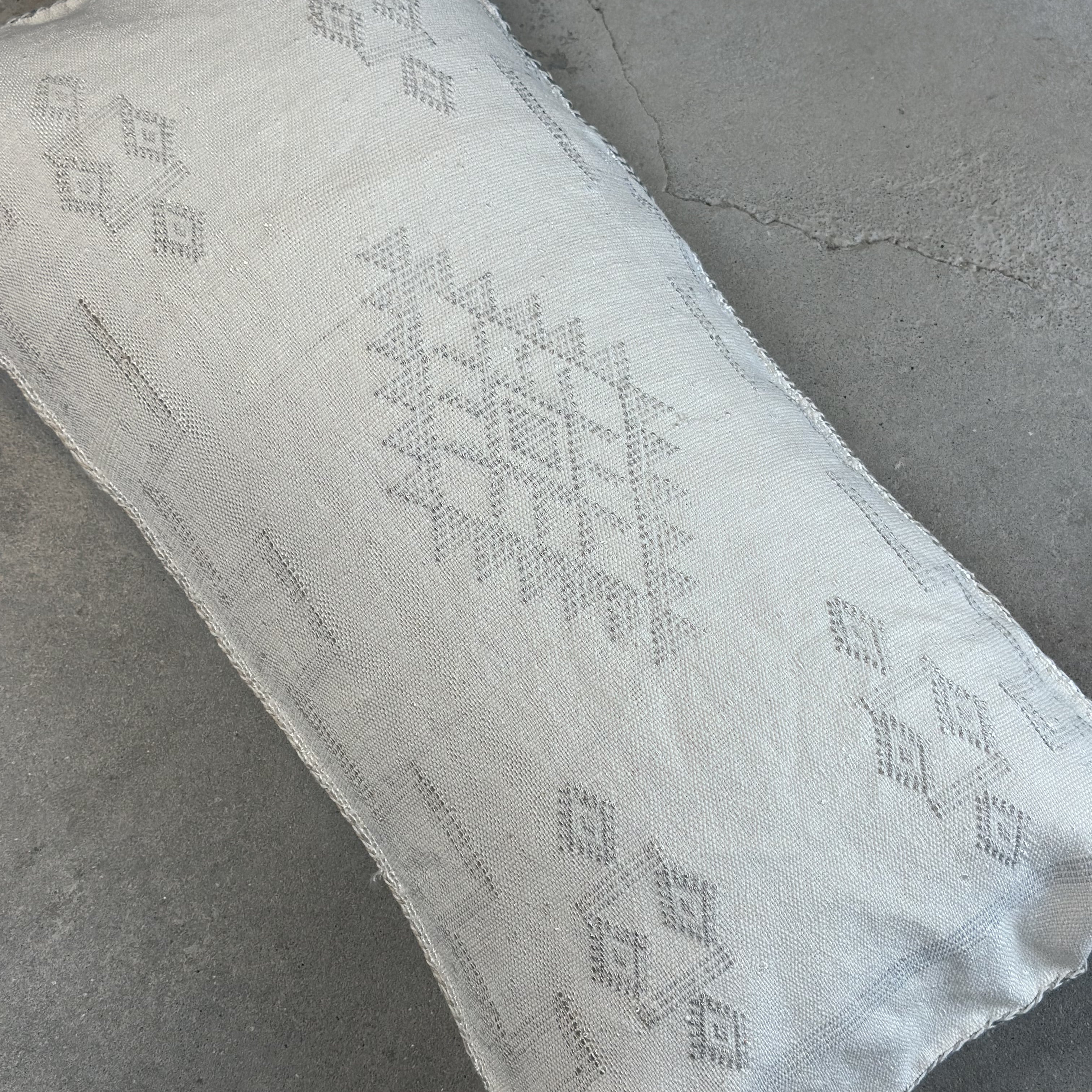 Cushion cover in cactus silk - size 50 x 90 cm.
