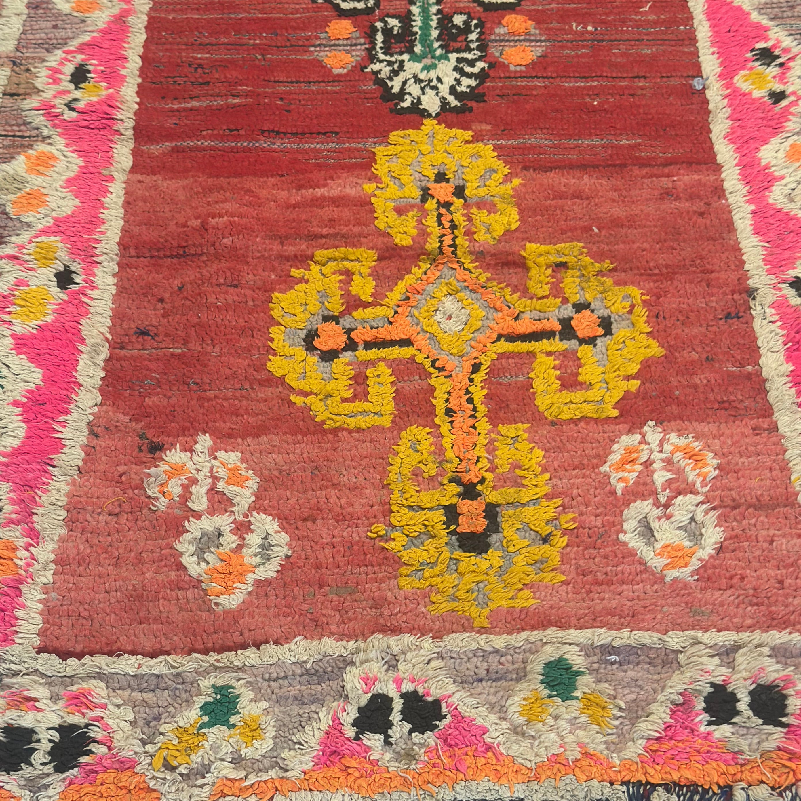 Boujaad løber størrelse 110 x 267 cm.