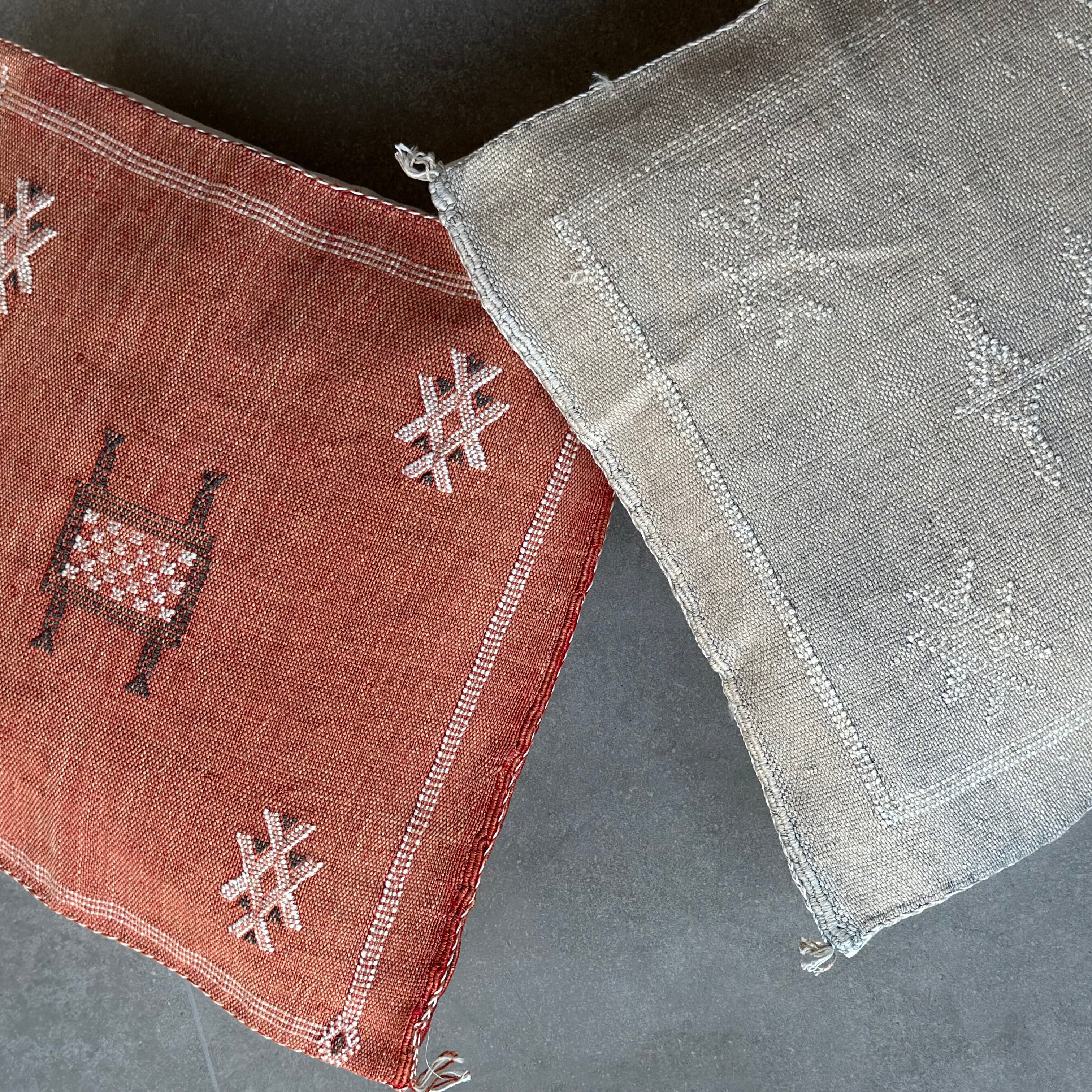 Putetrekk i kaktussilke - størrelse 45 x 45 cm.