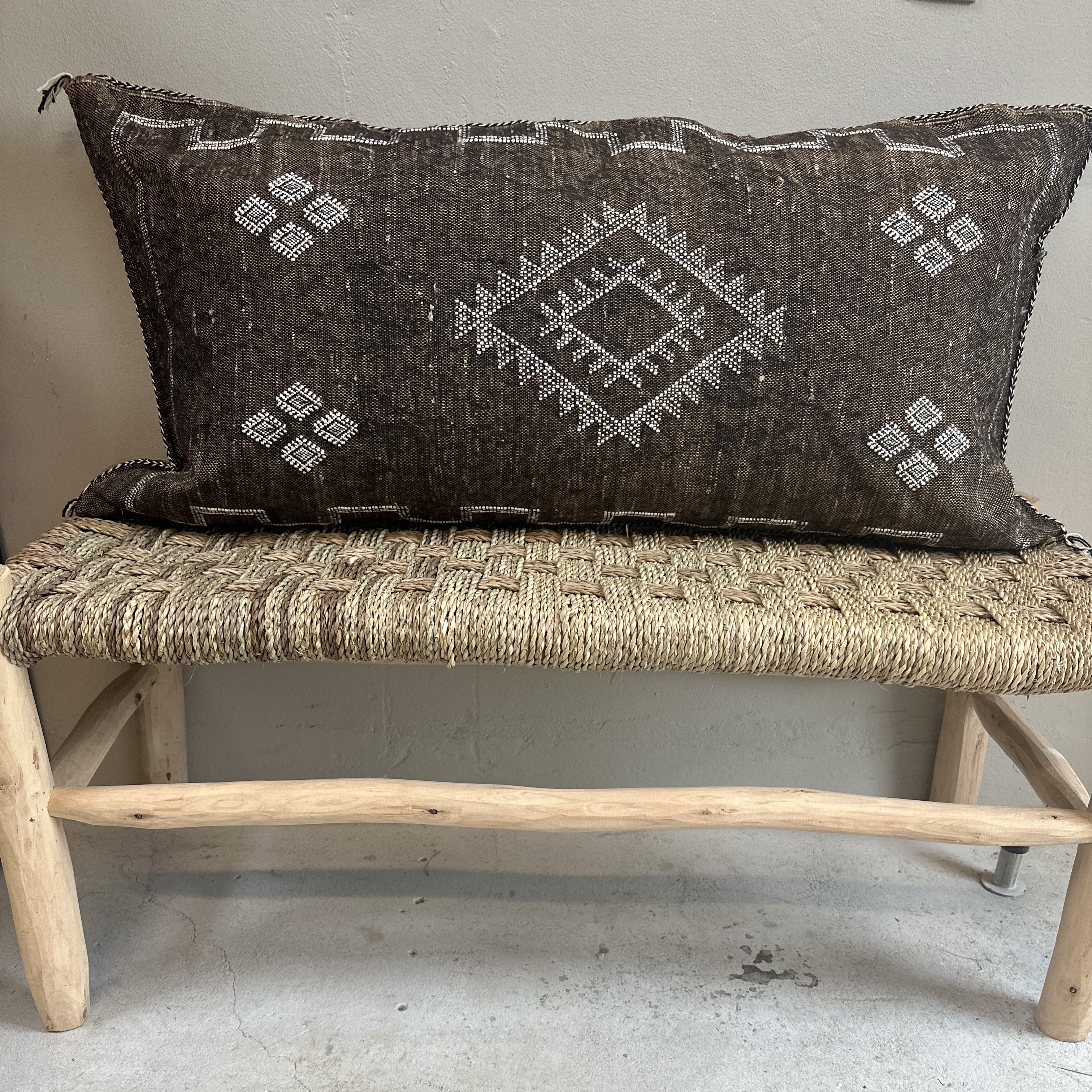 Cushion cover in cactus silk - size 50 x 90 cm.