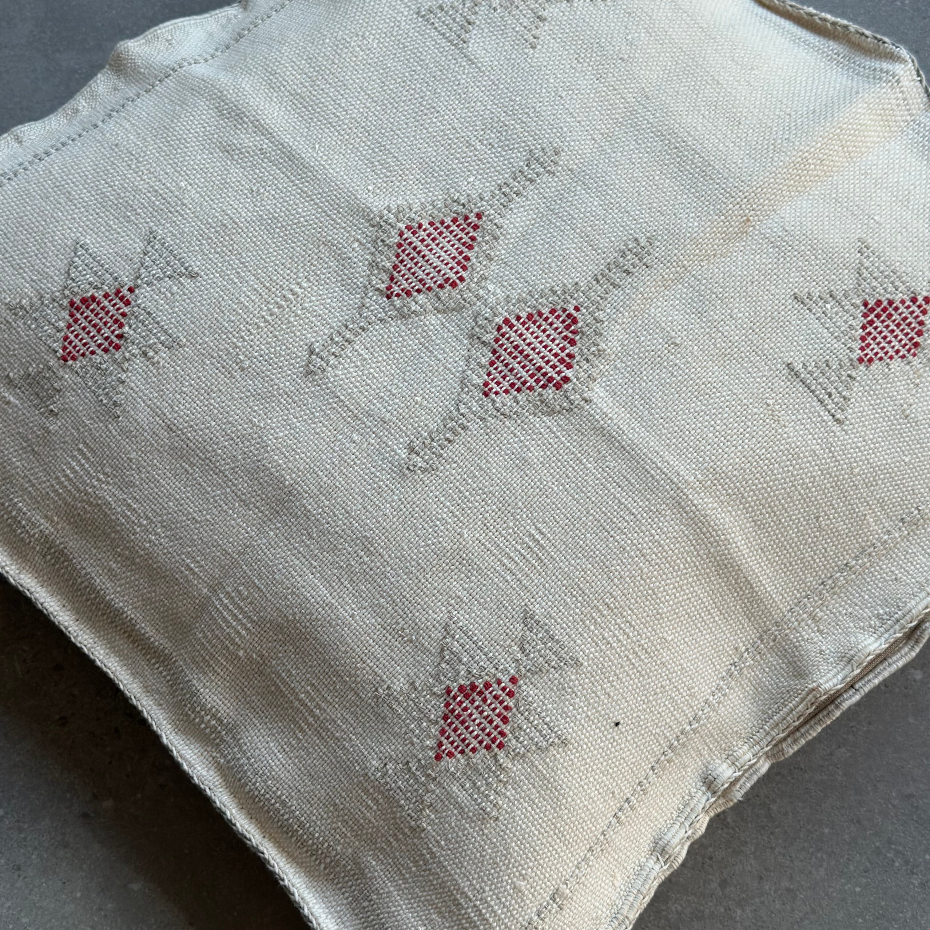 Putetrekk i kaktussilke - størrelse 45 x 45 cm.