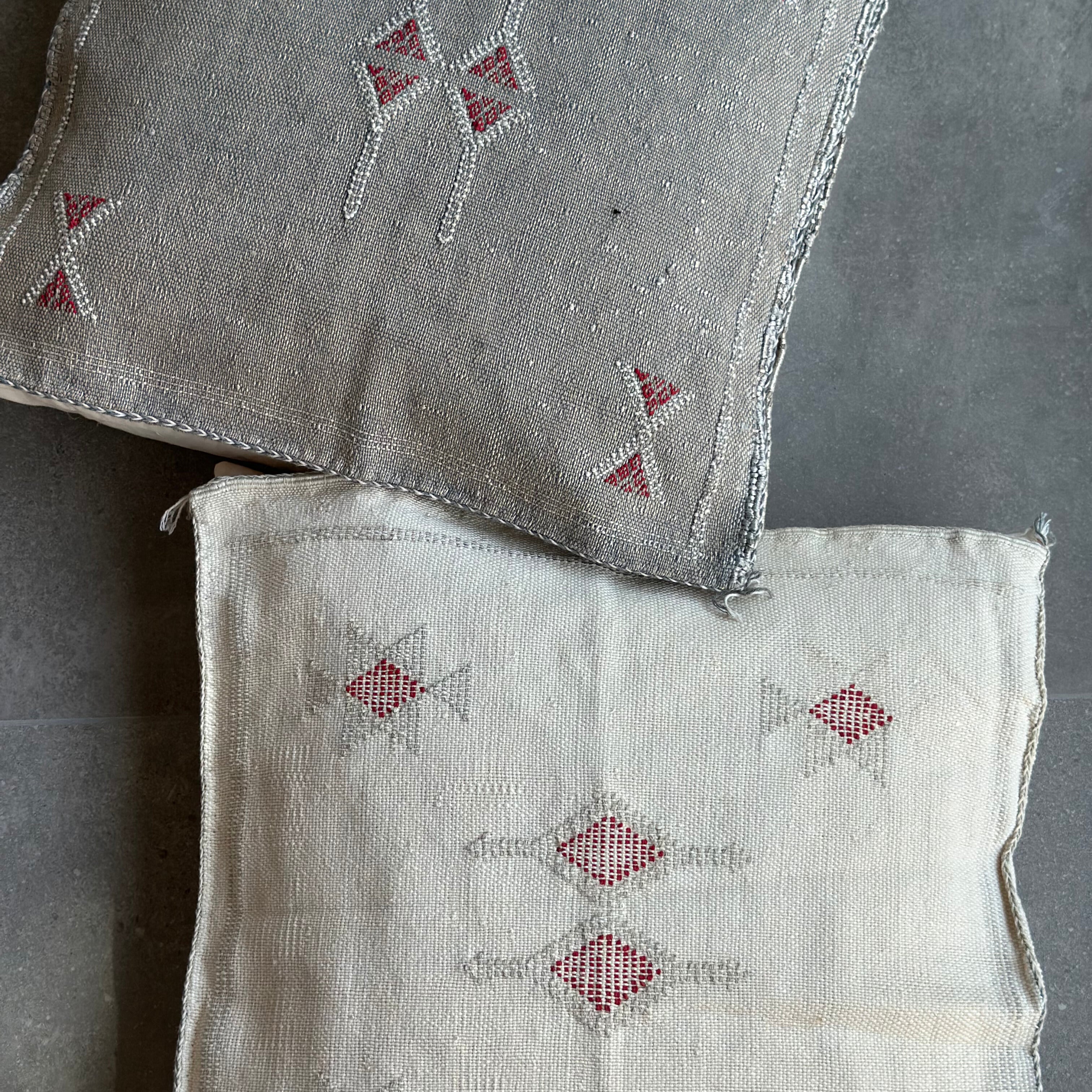 Putetrekk i kaktussilke - størrelse 45 x 45 cm.