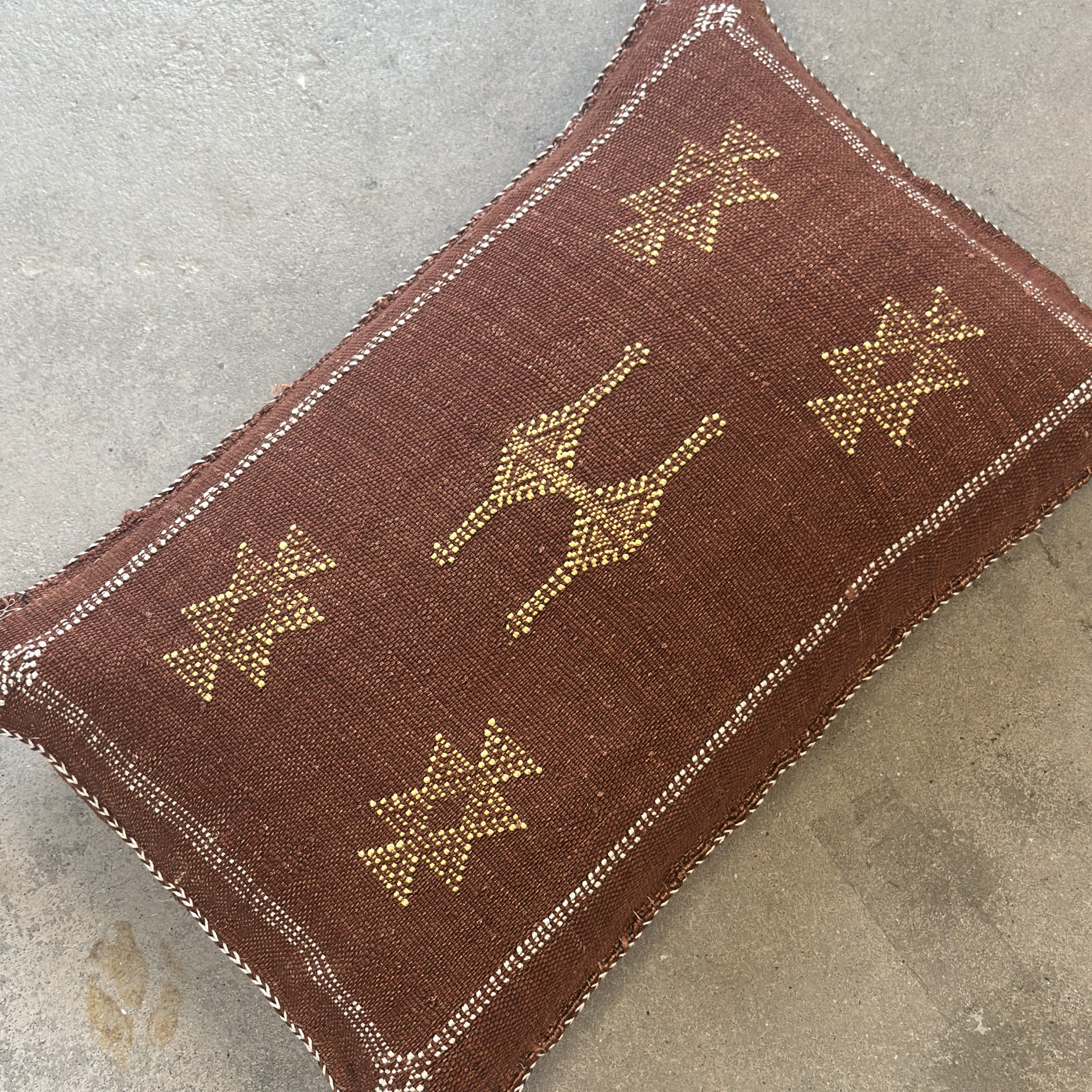 Kaktussilke pudebetræk ca. 36 x 56 cm – Rød/brun med gult mønster