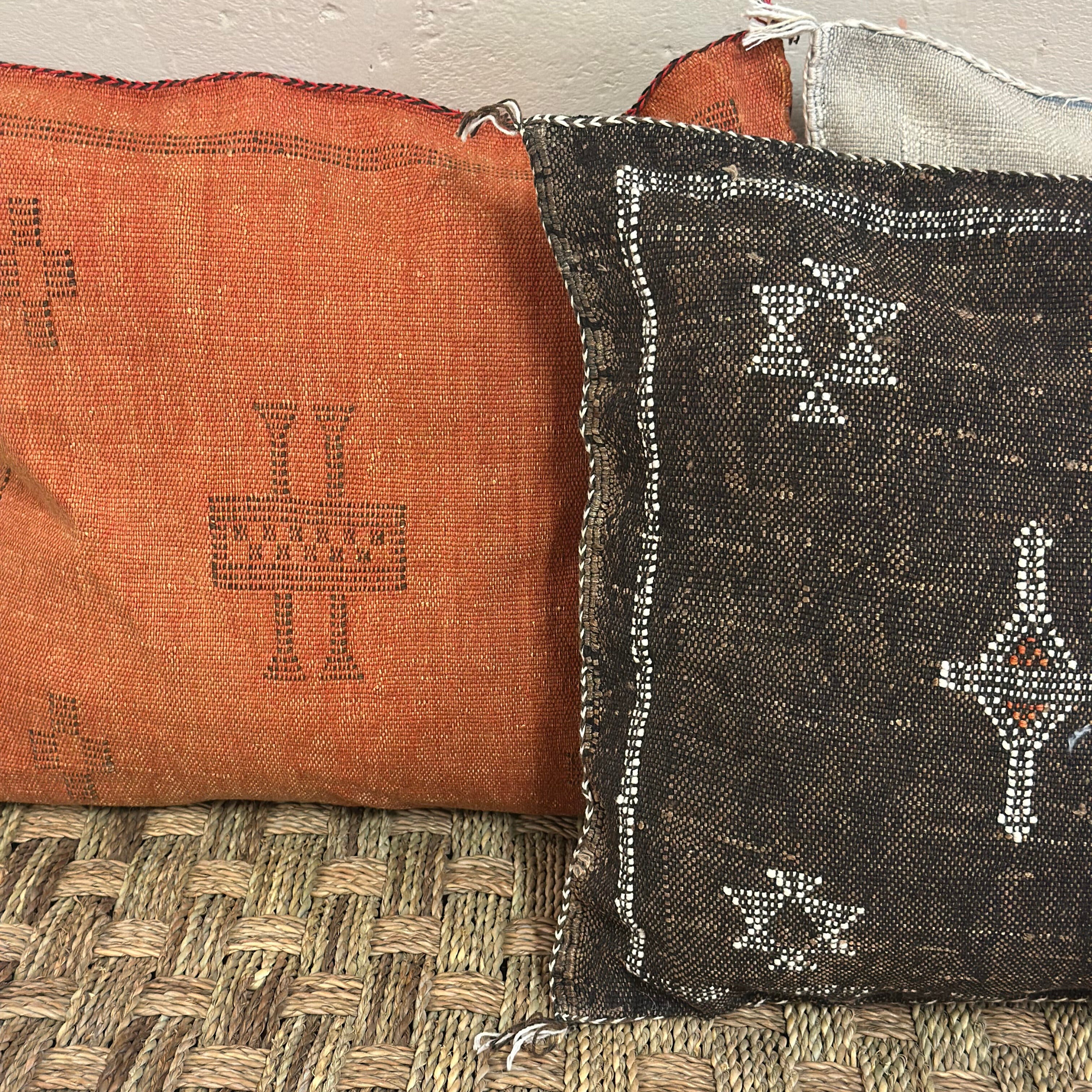 Cushion cover in cactus silk - size 45 x 45 cm.