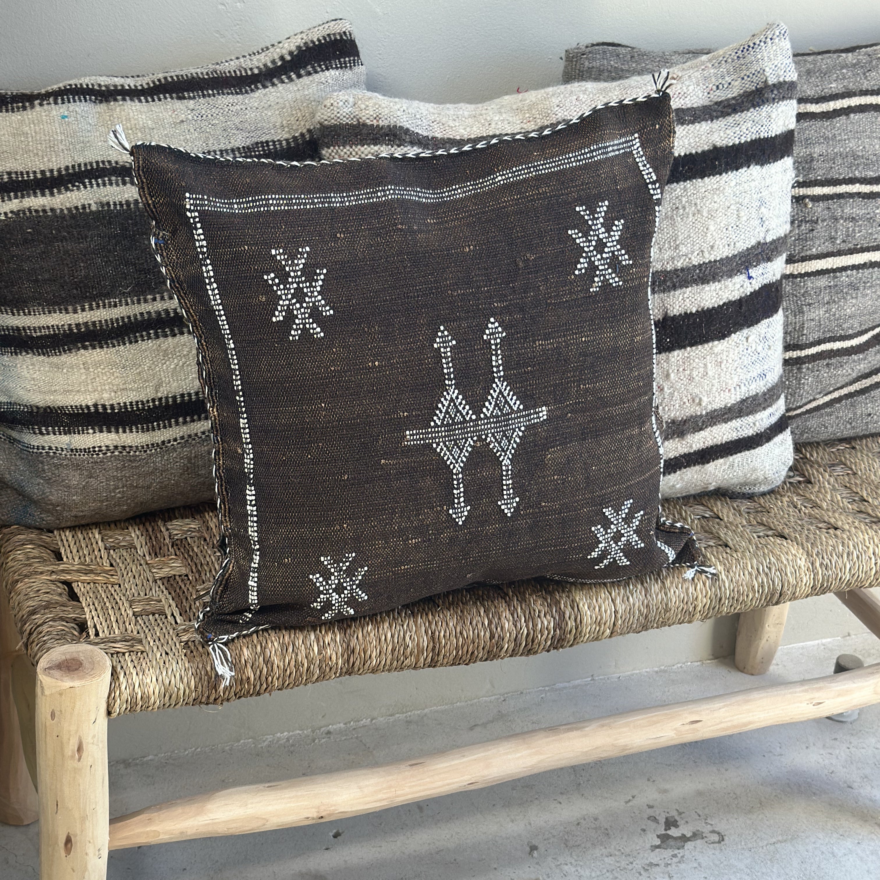 Cushion cover in cactus silk - size 45 x 45 cm.