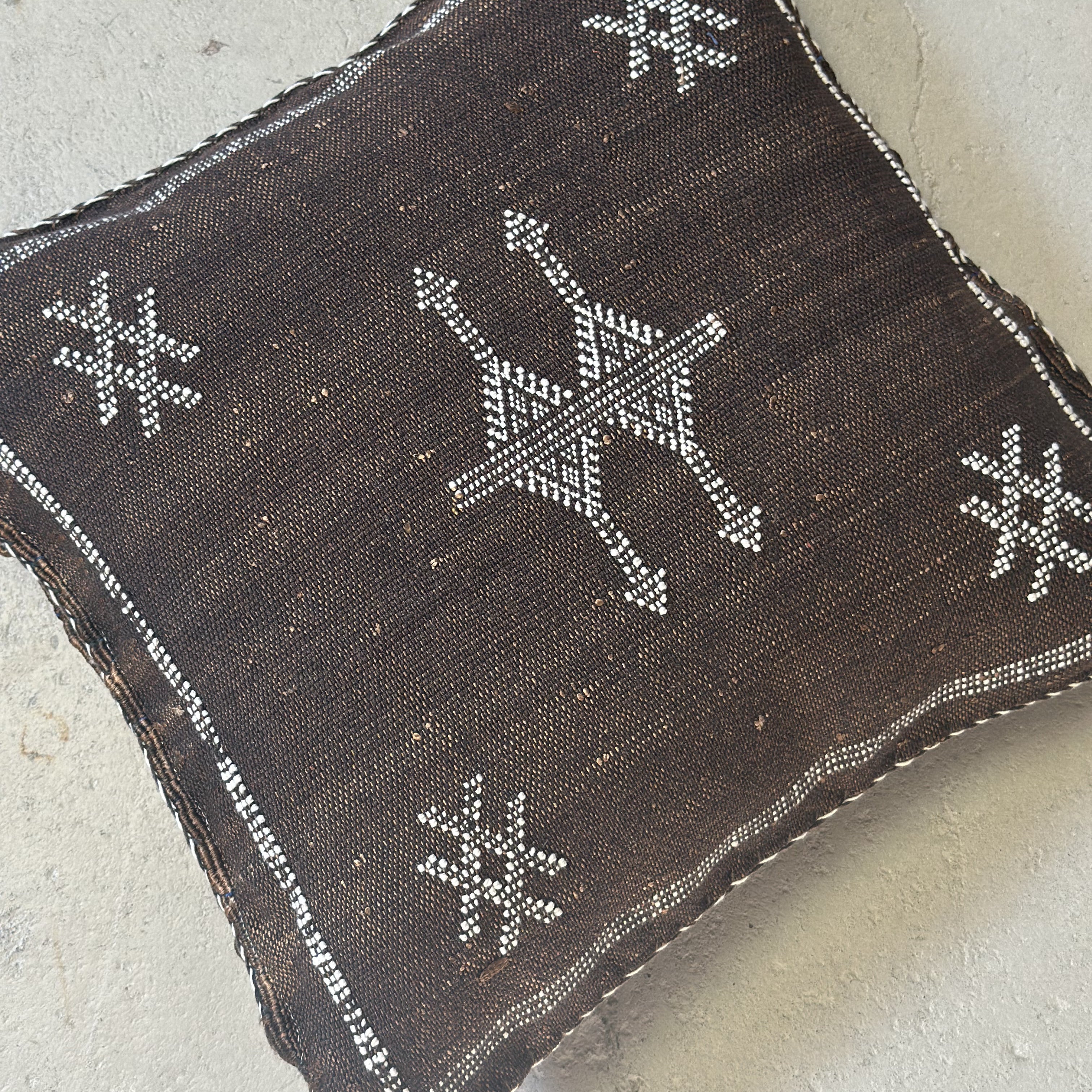 Cushion cover in cactus silk - size 45 x 45 cm.