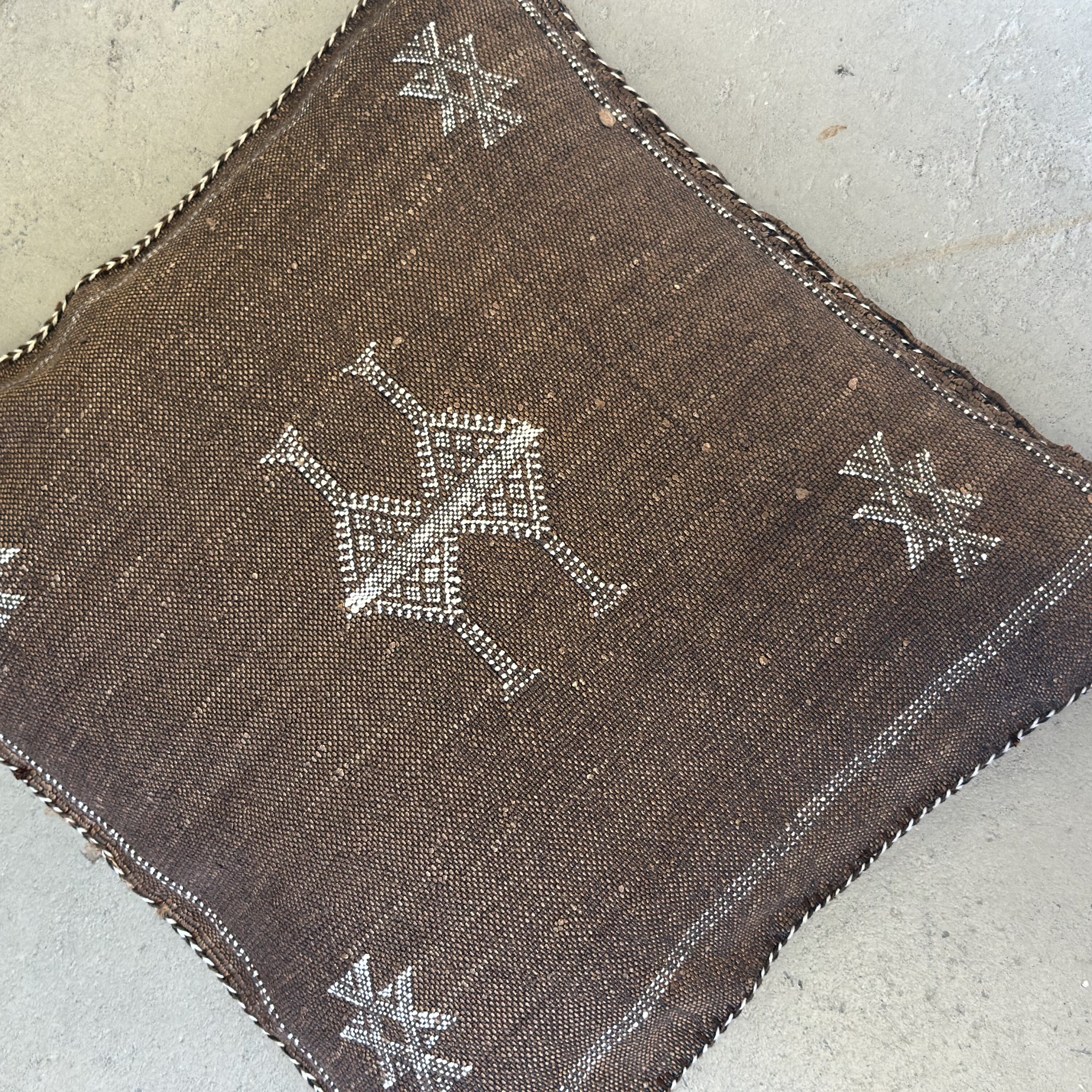 Cushion cover in cactus silk - size 45 x 45 cm.