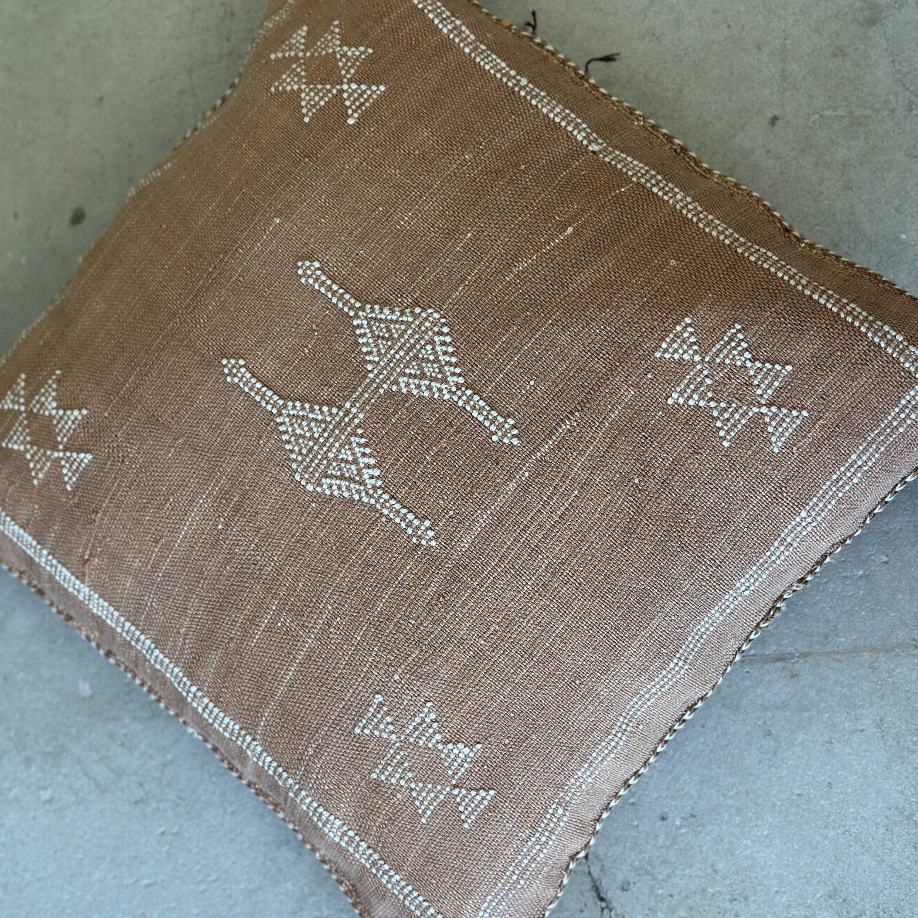 Cushion cover in cactus silk - size 45 x 45 cm.