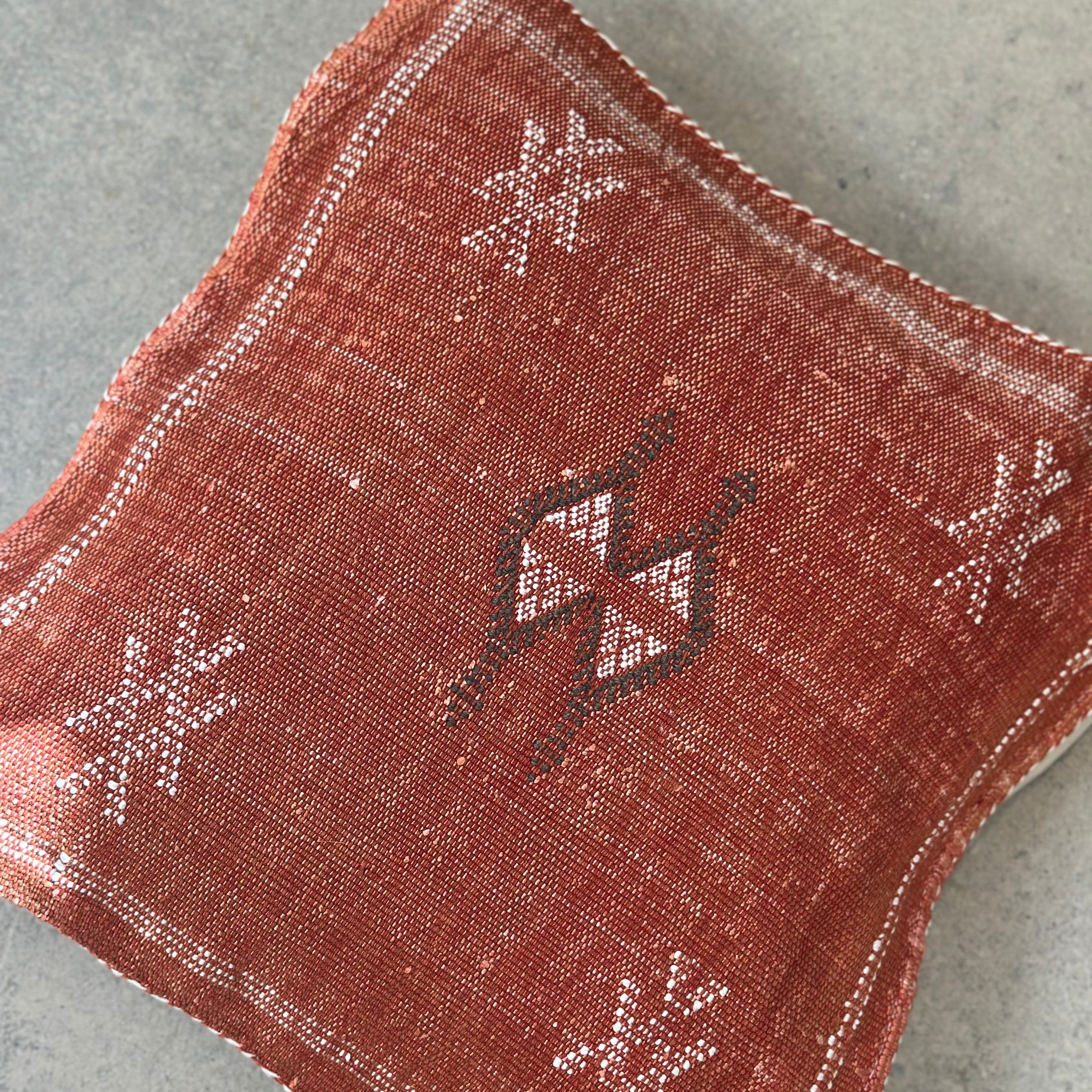 Cushion cover in cactus silk - size 45 x 45 cm.