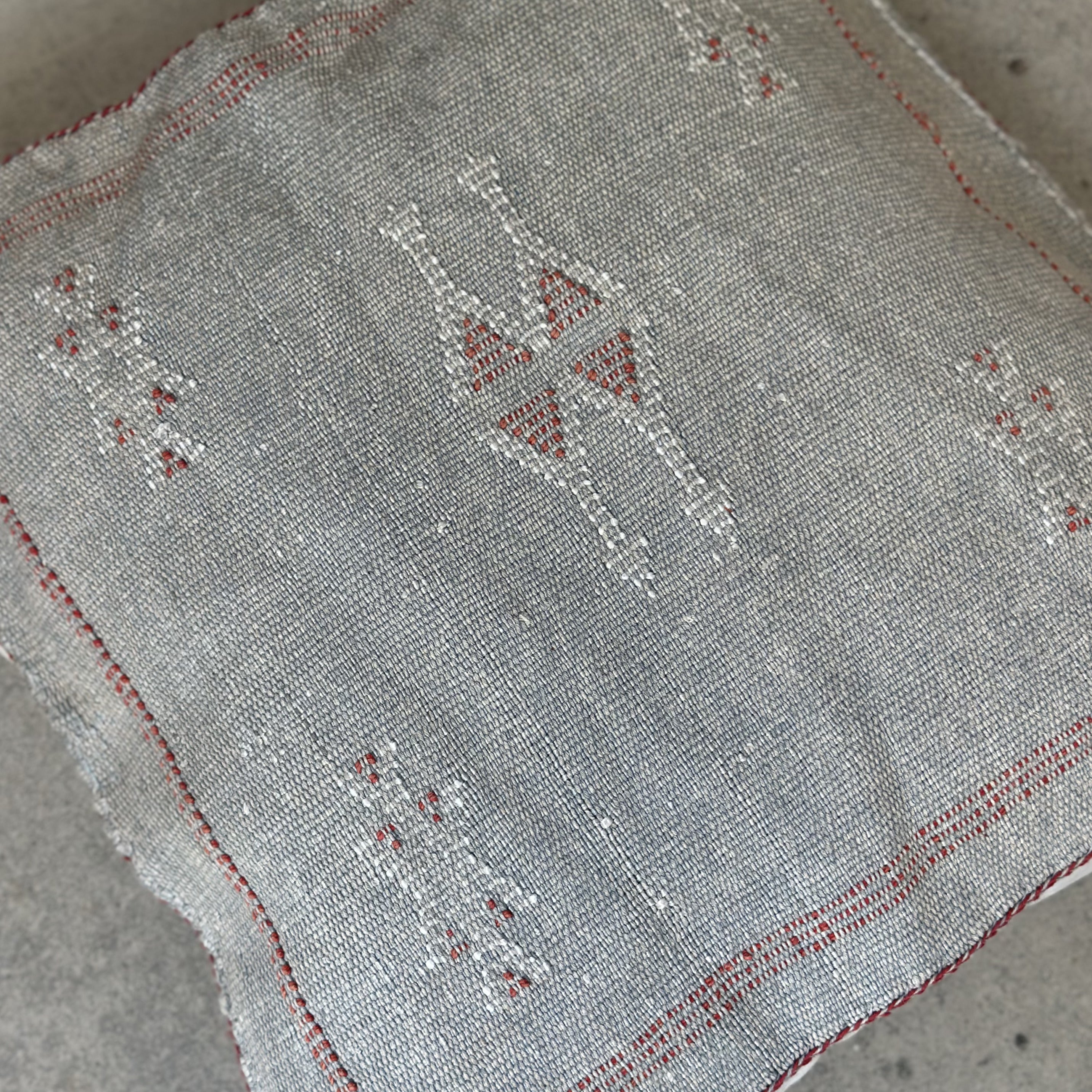 Cushion cover in cactus silk - size 45 x 45 cm.