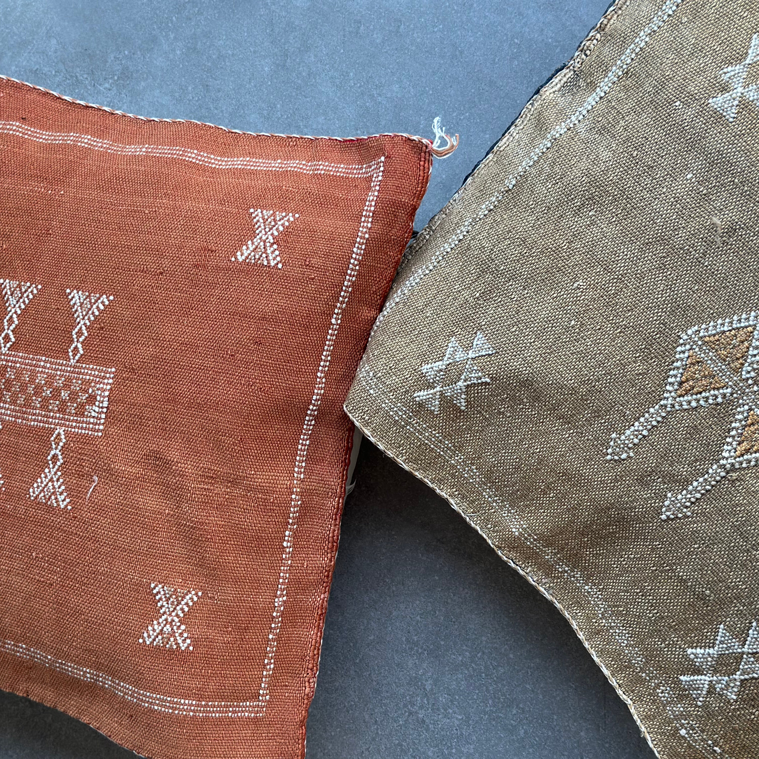 Putetrekk i kaktussilke - størrelse 45 x 45 cm.