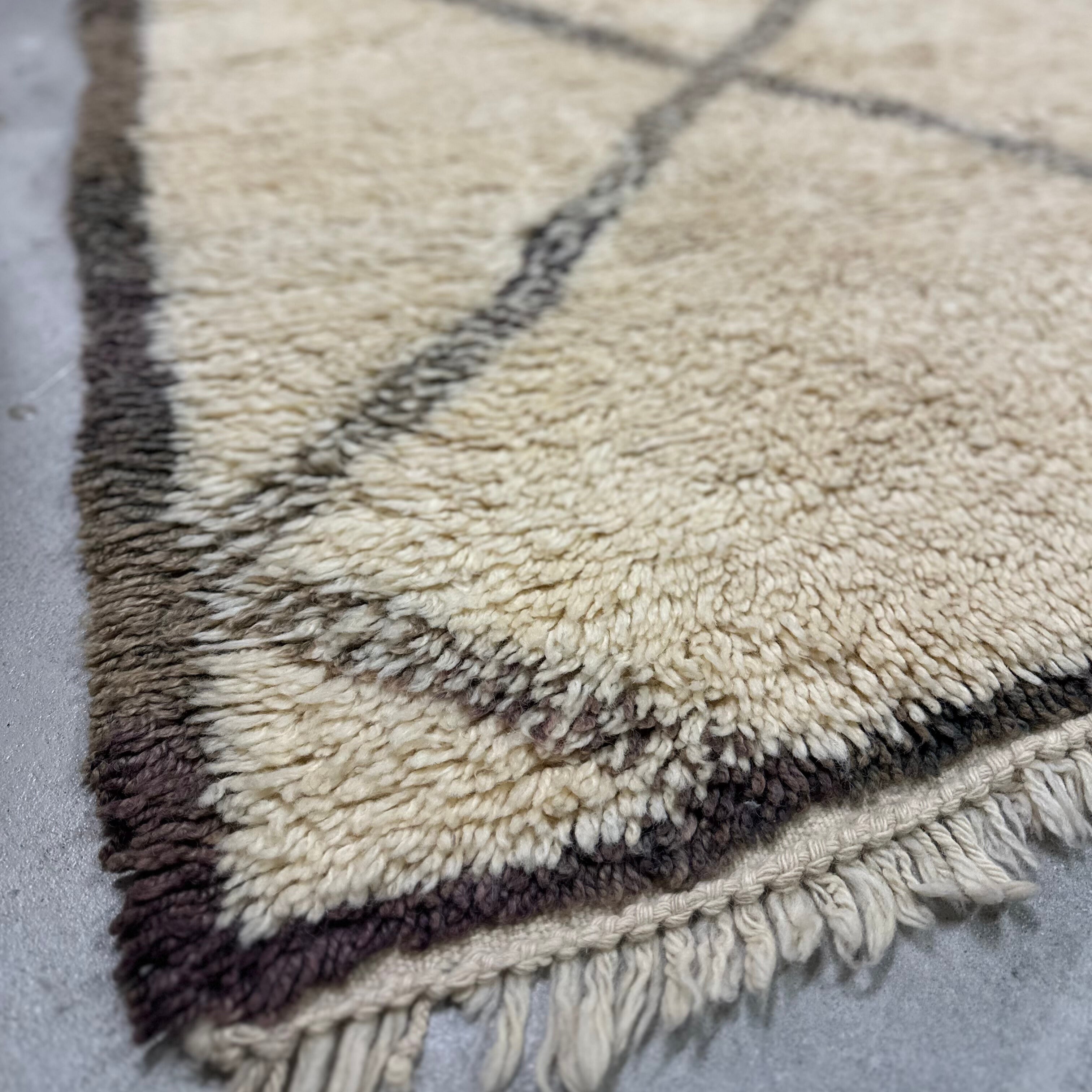 Vintage Mamousha Beni Ourain tæppe - størrelse 175 x 237 cm.