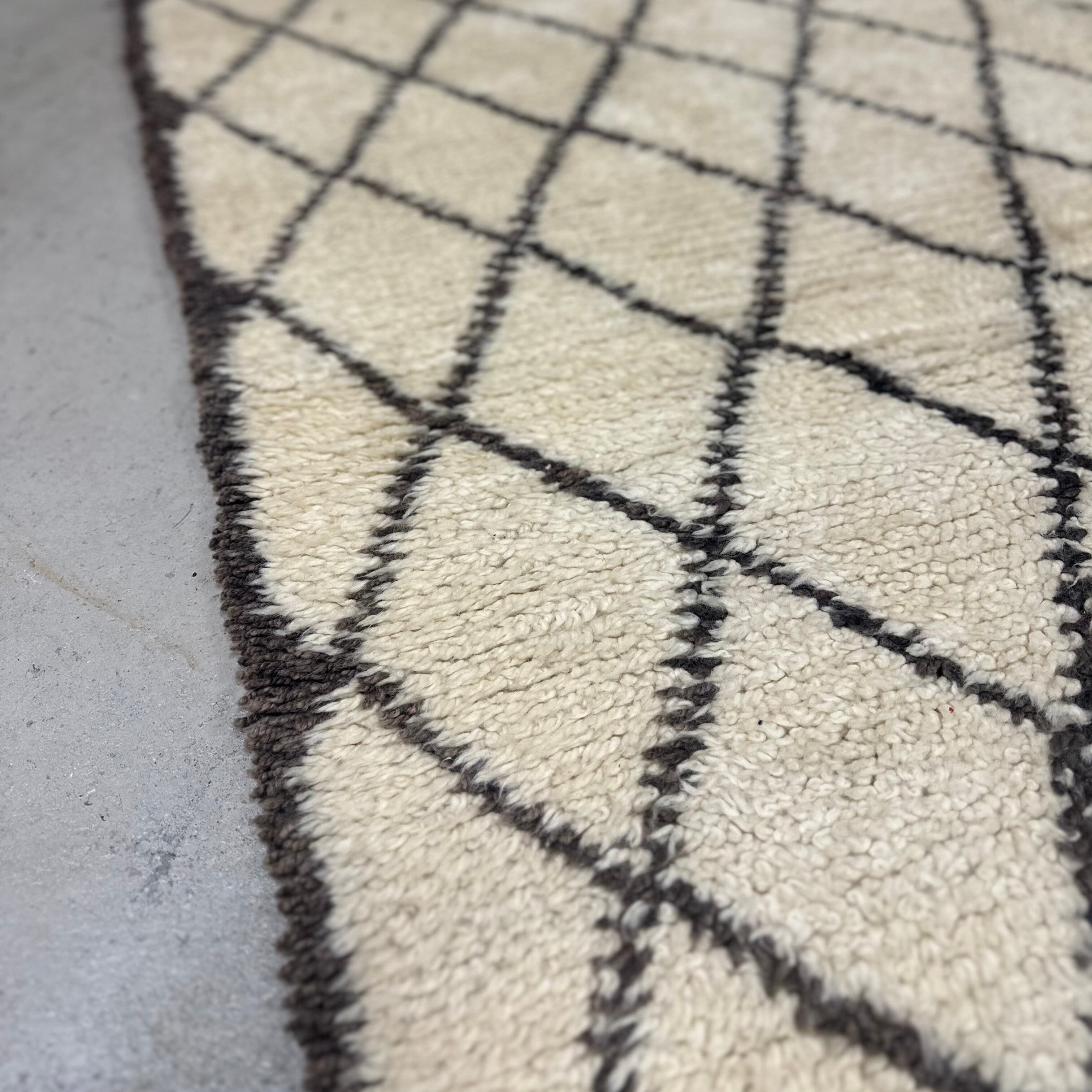 Vintage Mamousha Beni Ourain tæppe - størrelse 168 x 275 cm.