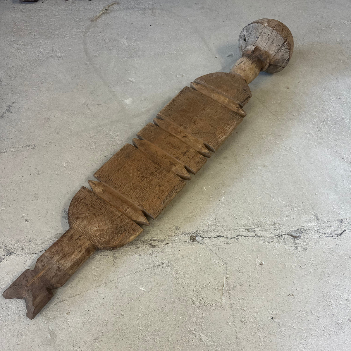 Vintage berber tent peg - size 60 x 113cm.