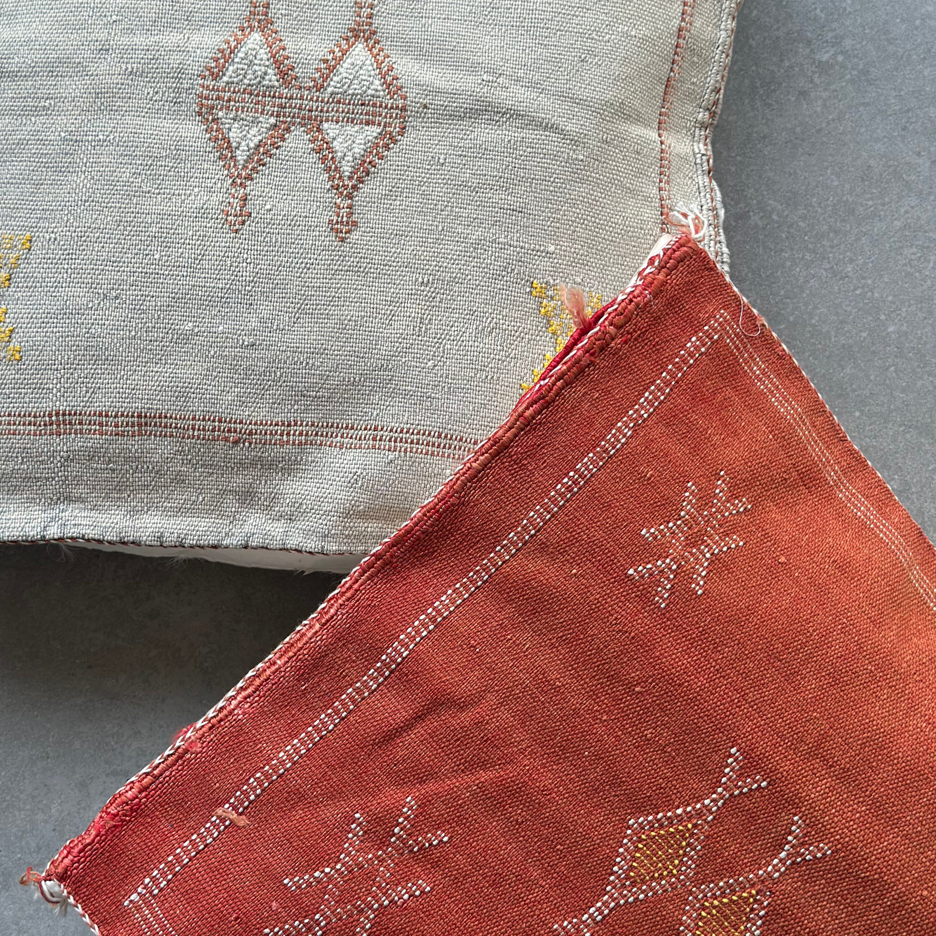 Putetrekk i kaktussilke - størrelse 45 x 45 cm.