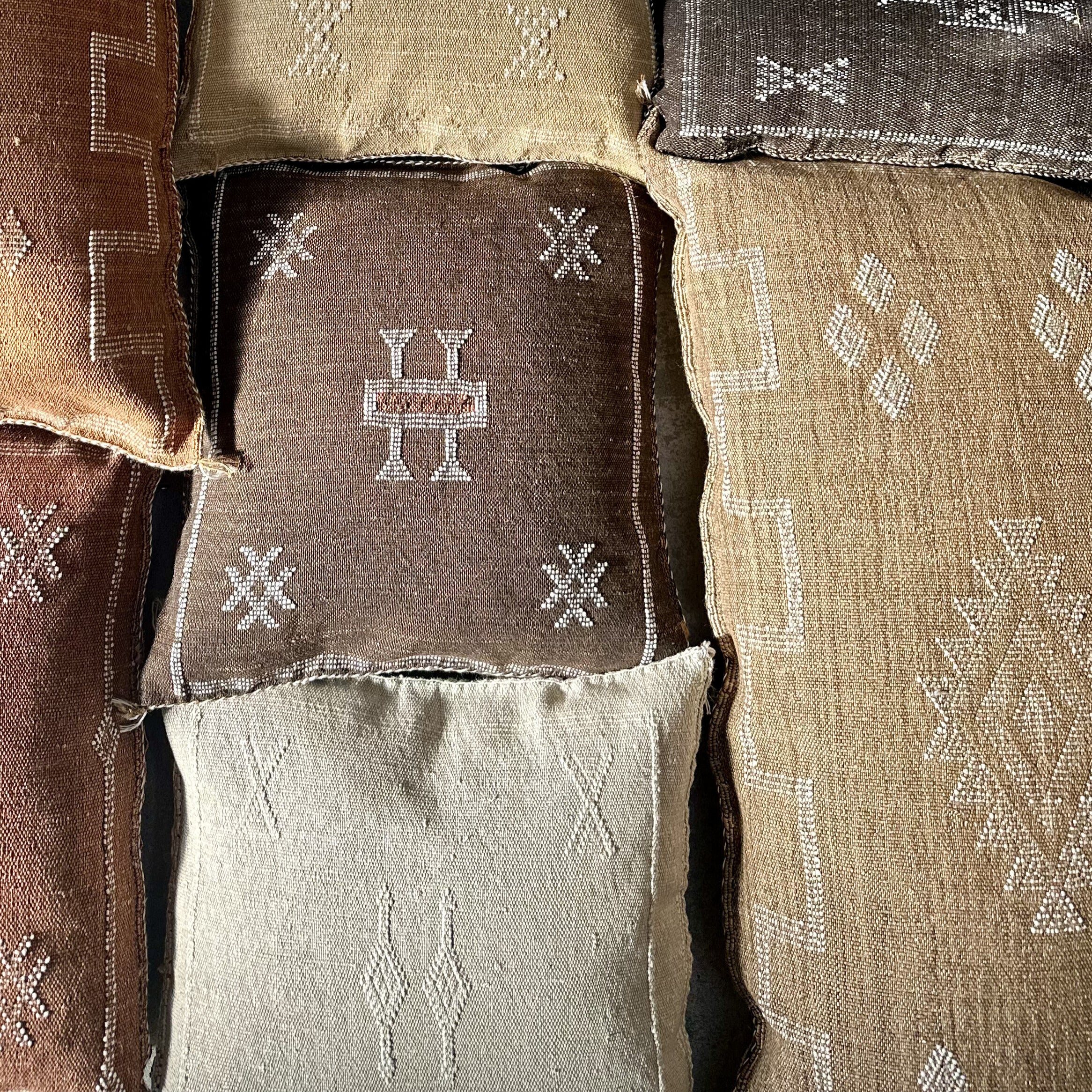 Cushion cover in cactus silk - size 45 x 45 cm.