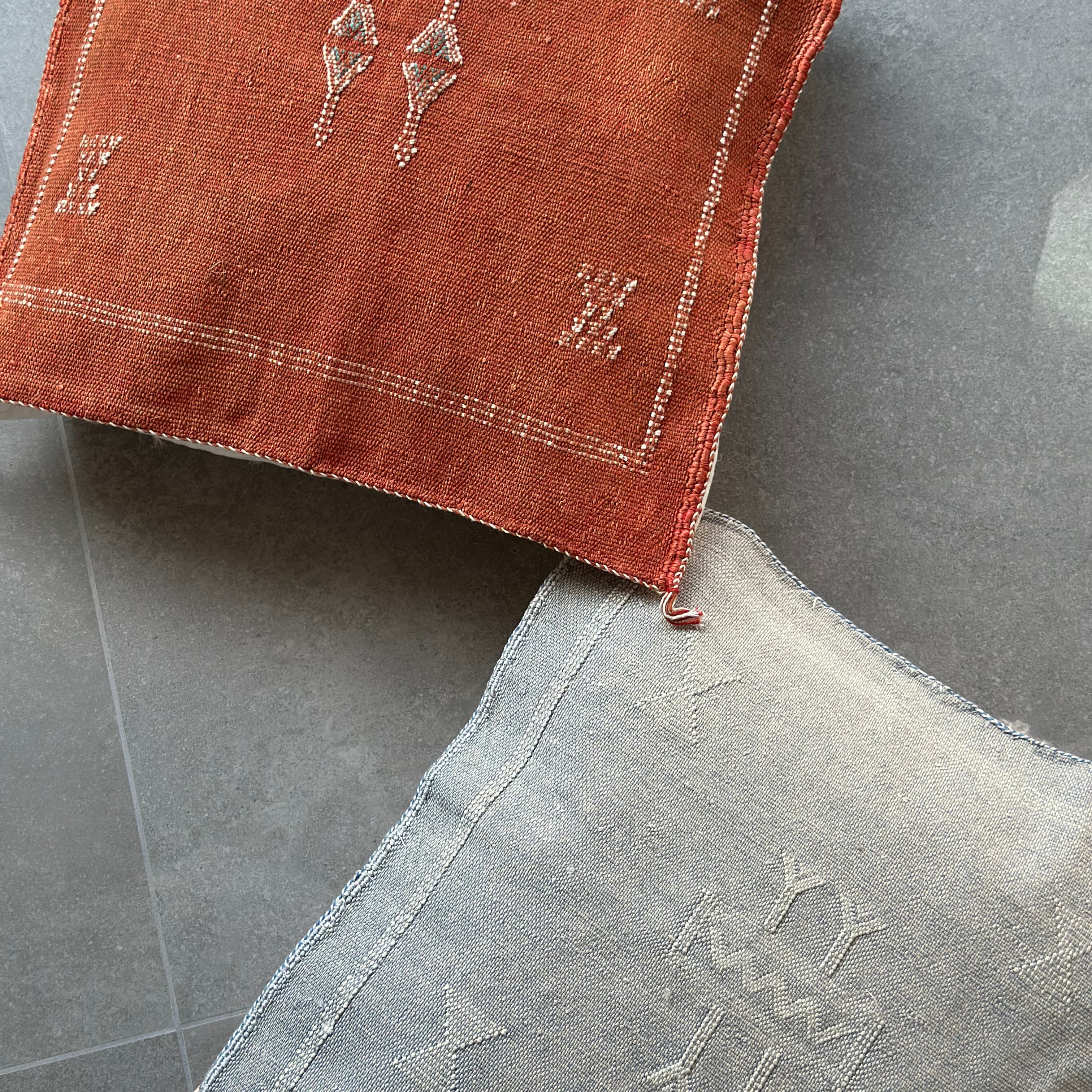 Pudebetræk i kaktussilke - størrelse ca. 45 x 45 cm.