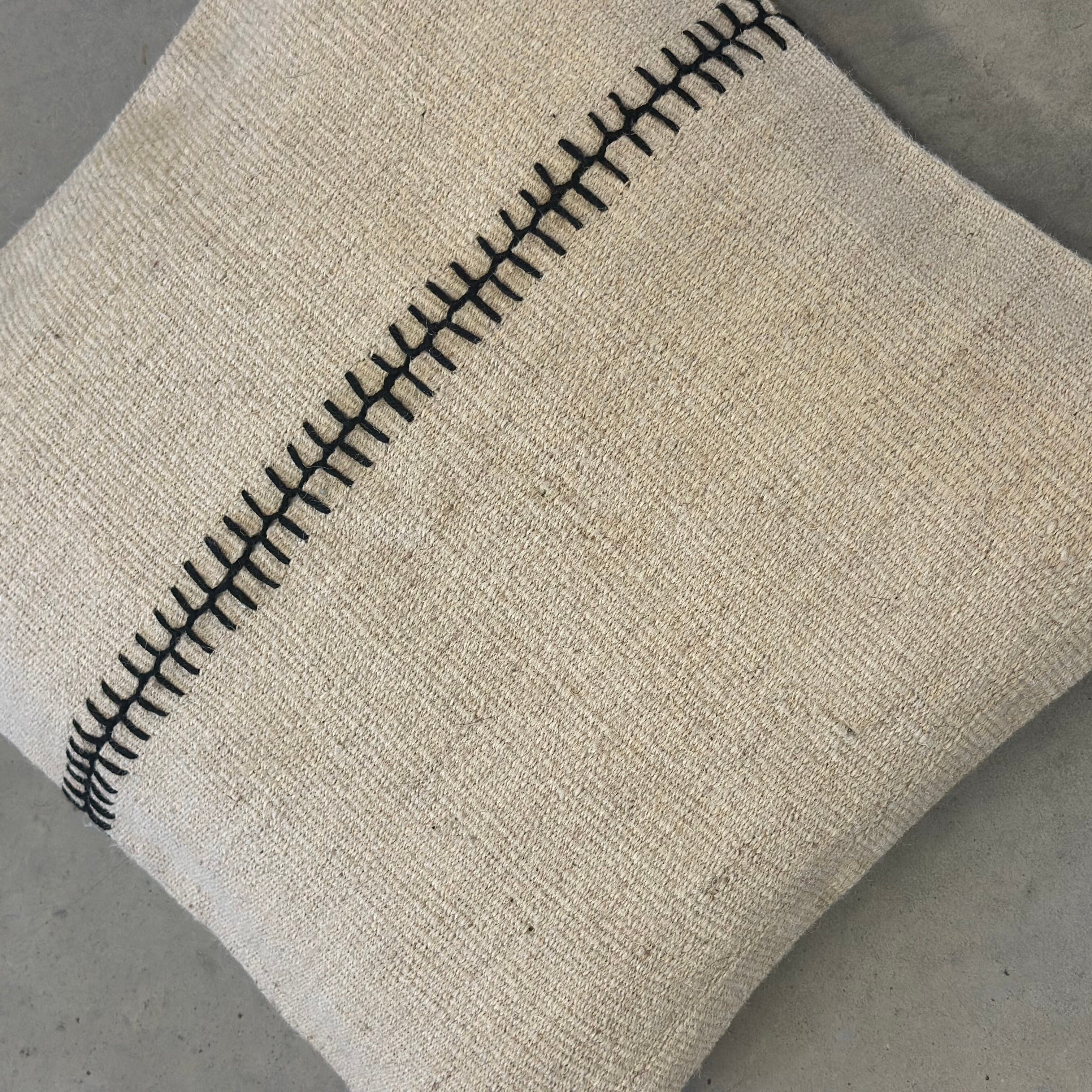 Pillow in wool - 50 x 50 cm.