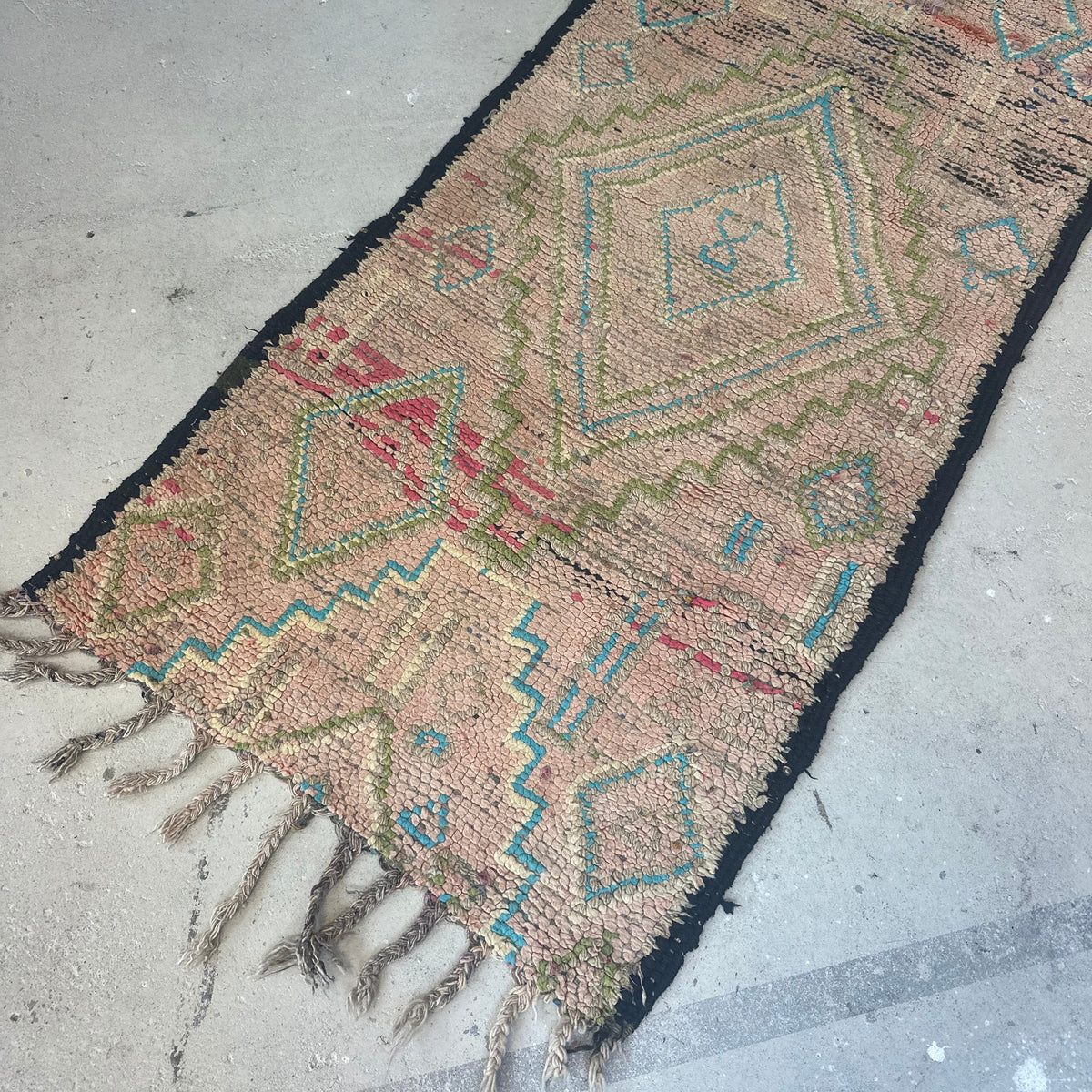 Boujaad løber størrelse 80 x 206 cm.