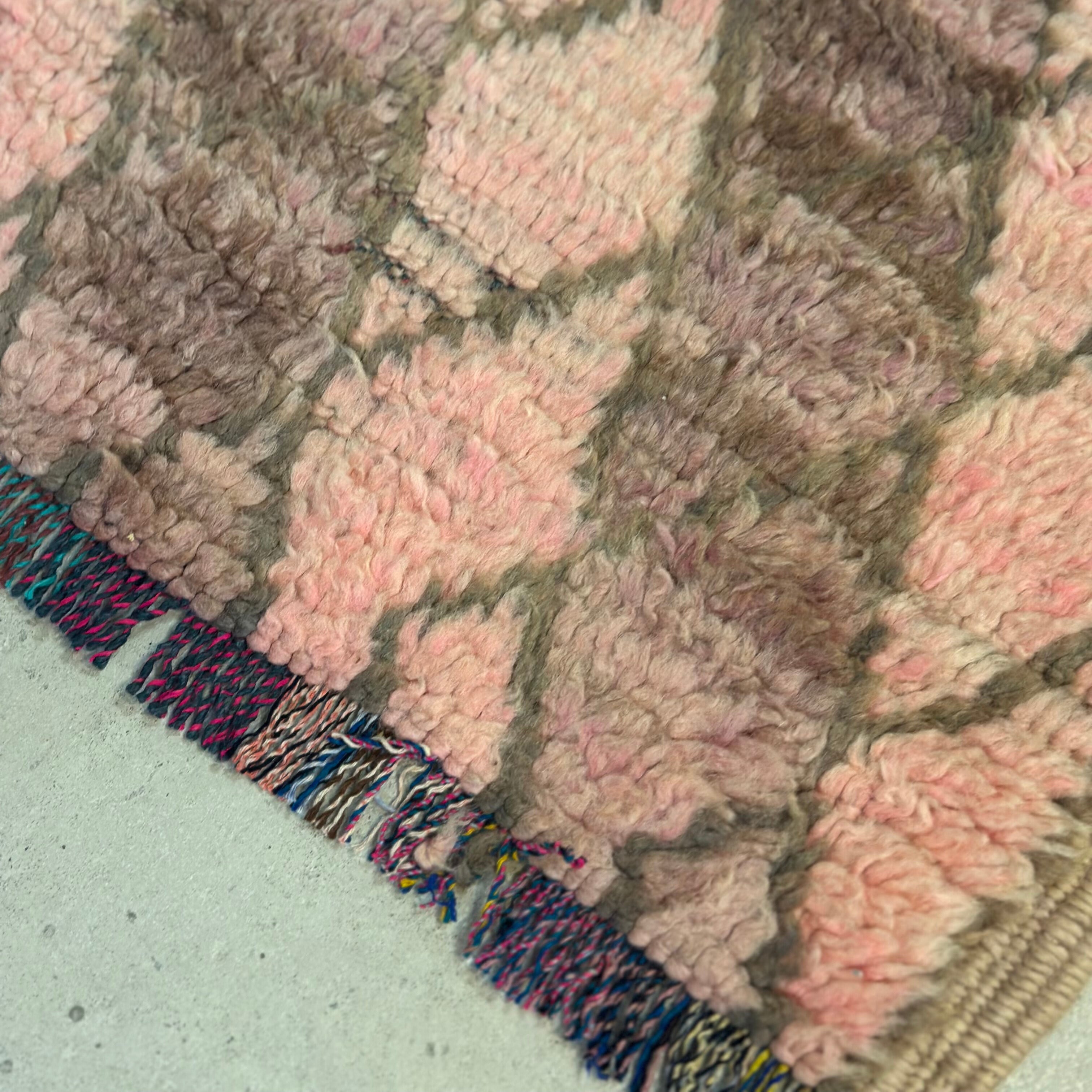 Vintage Boujaad tæppe - størrelse 118 x 232 cm