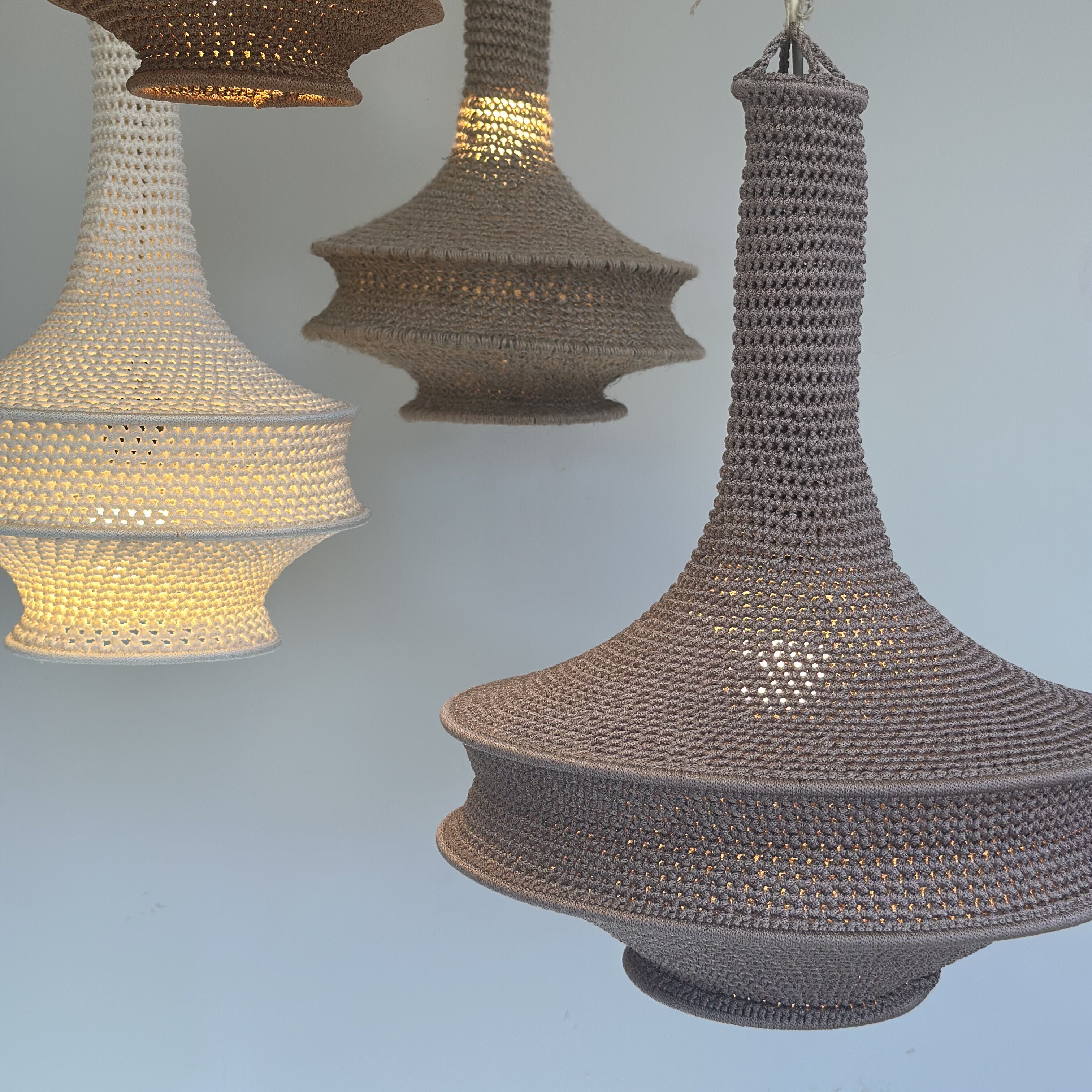 Lampeskærm - hæklet (nougat - 40 cm.)