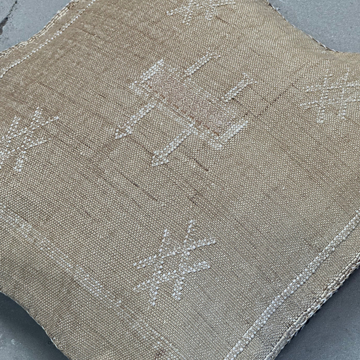 Cushion cover in cactus silk - size 45 x 45 cm.