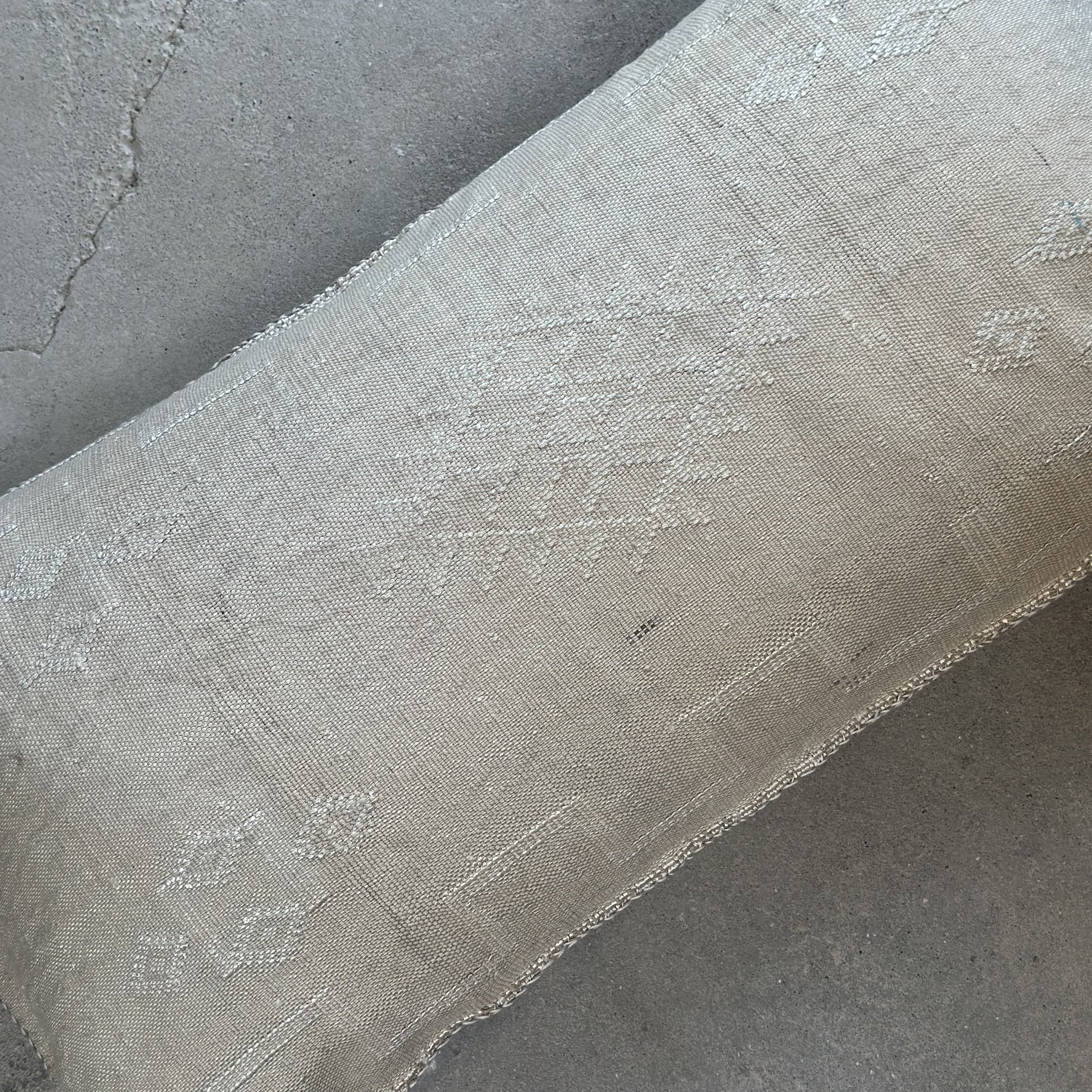 Cushion cover in cactus silk - size 50 x 90 cm.