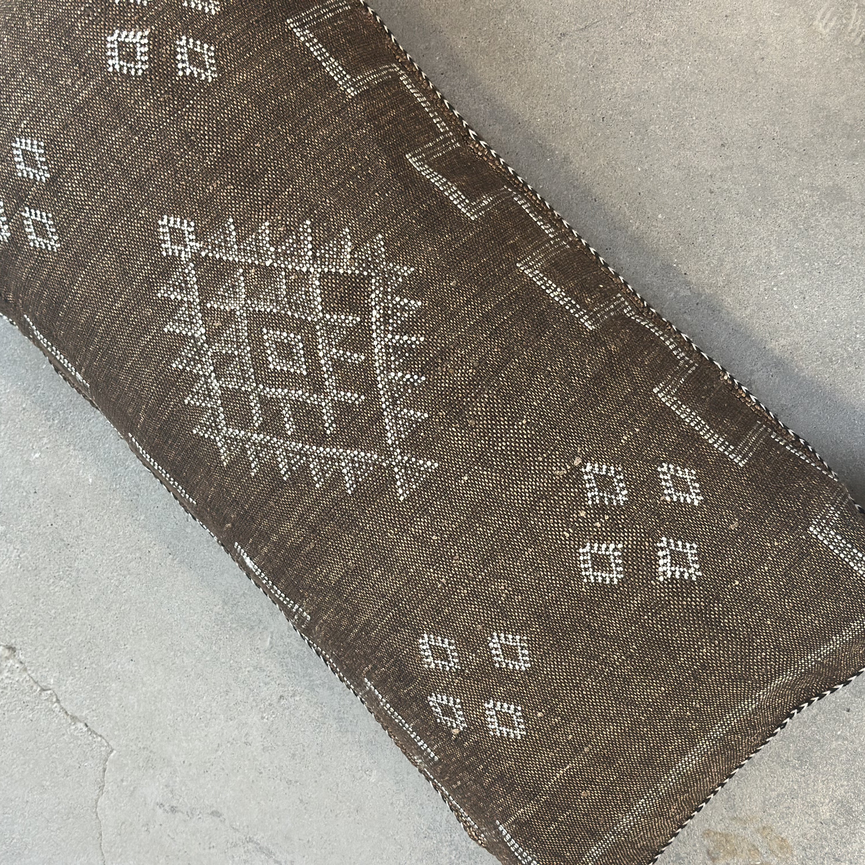 Cushion cover in cactus silk - size 50 x 90 cm.