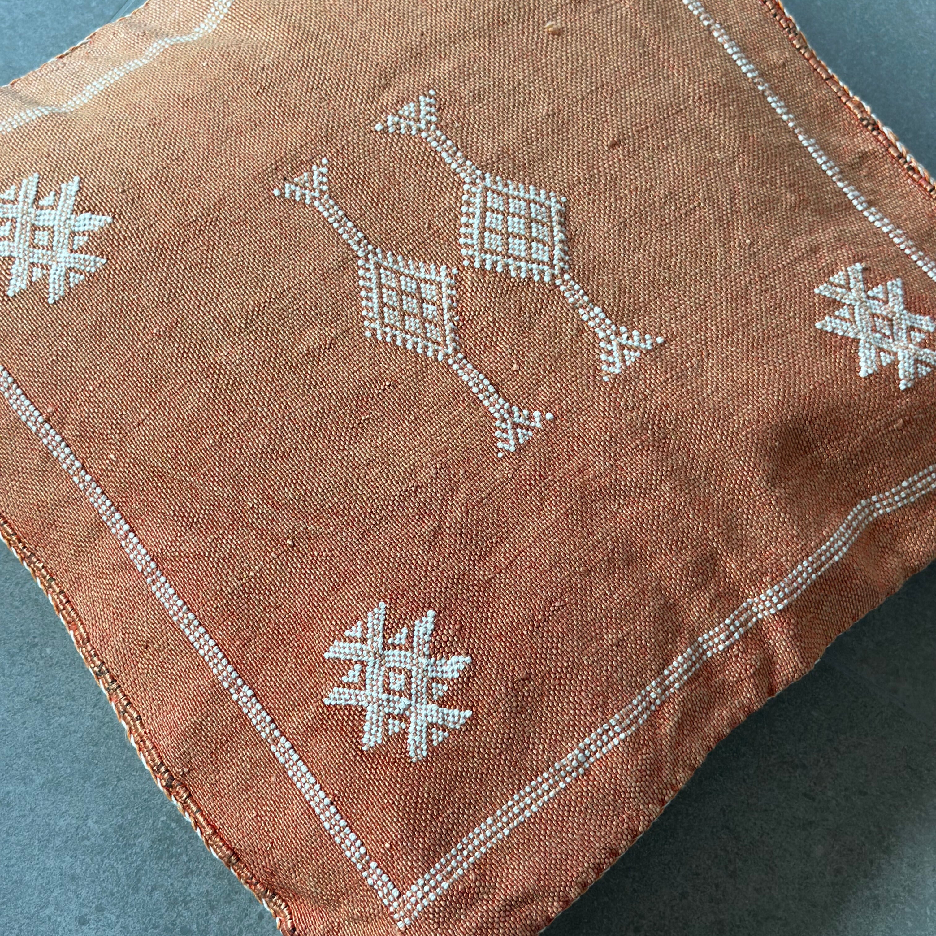 Putetrekk i kaktussilke - størrelse 45 x 45 cm.