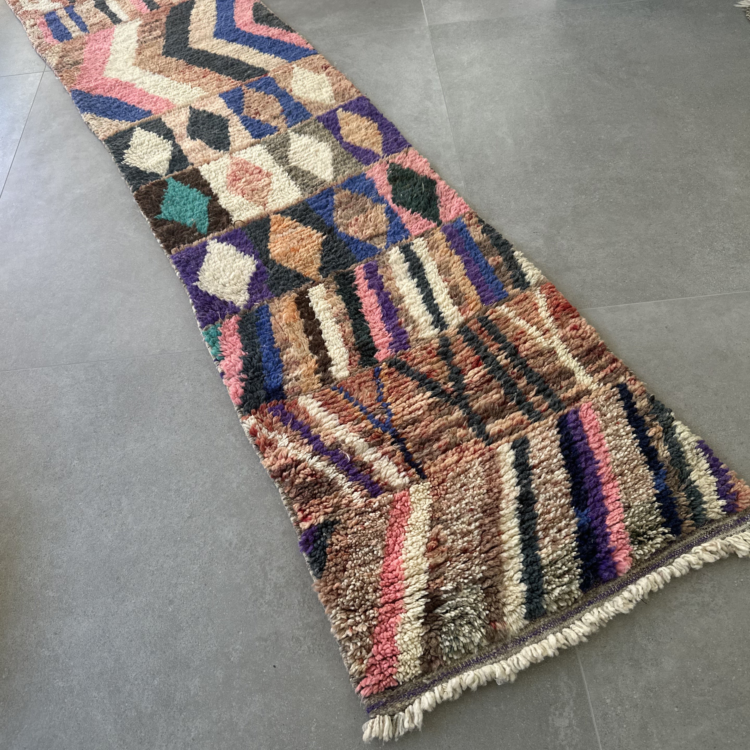 Boujaad løber størrelse 72 x 300 cm.