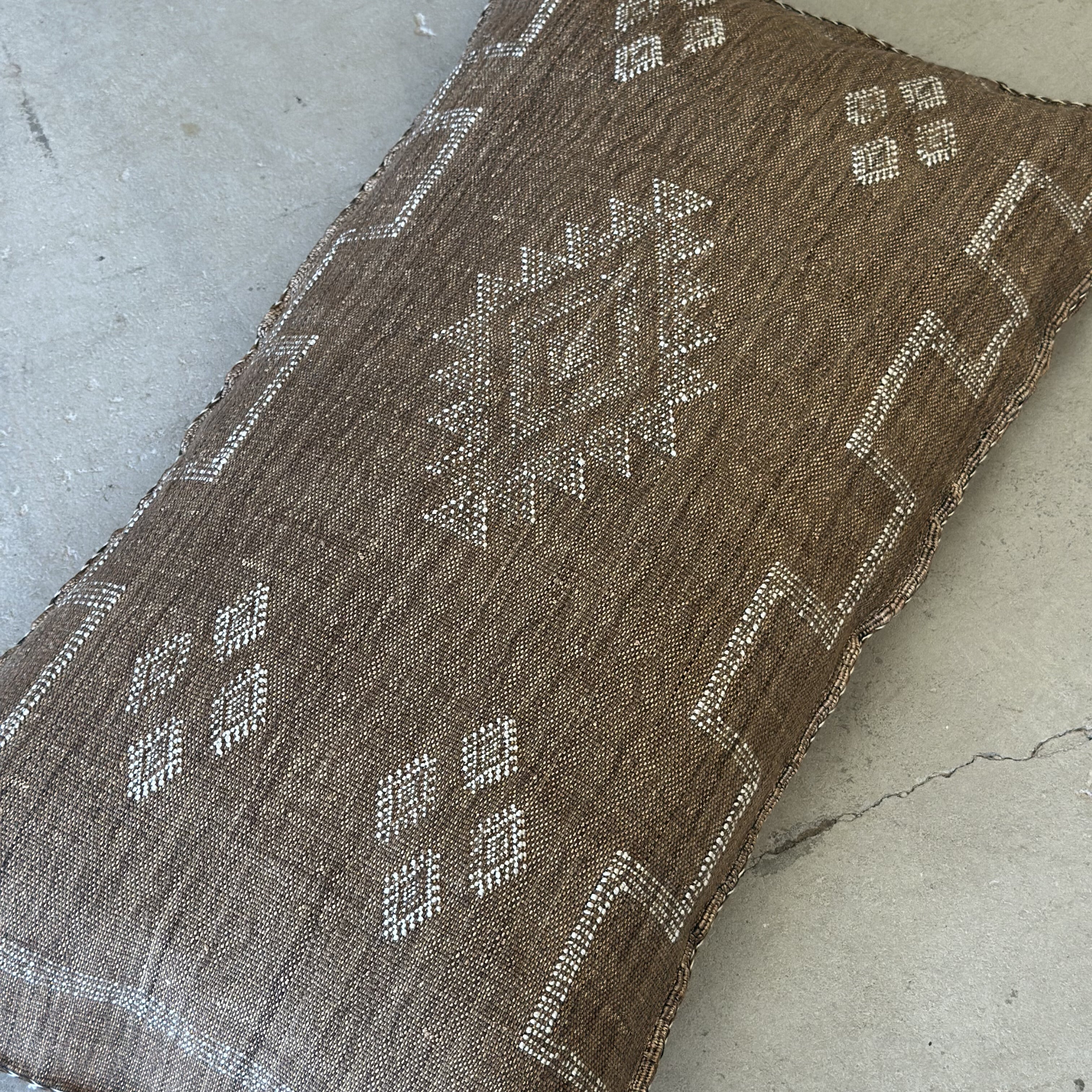 Cushion cover in cactus silk - size 50 x 90 cm.