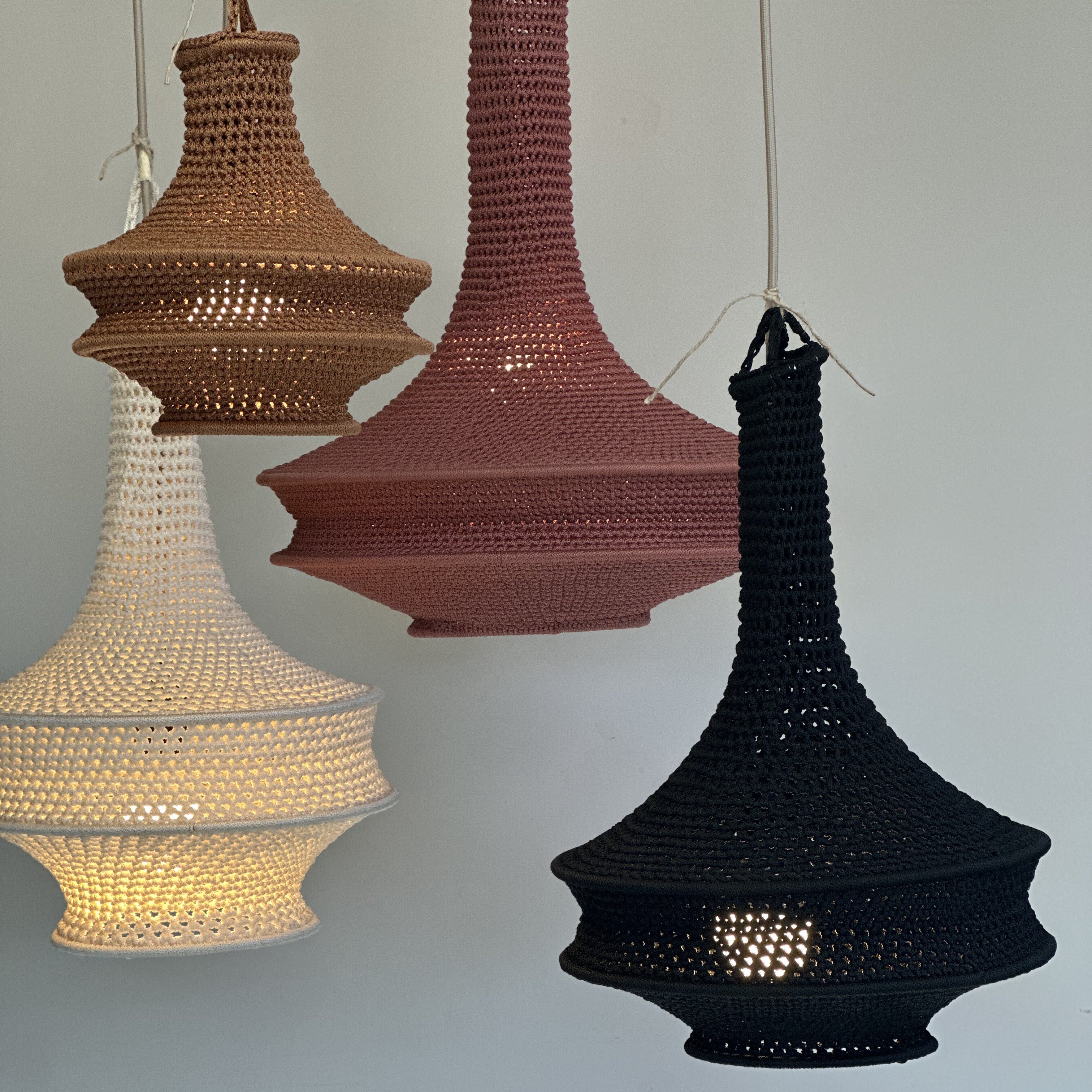 Lampeskærm - hæklet (sort - 30 cm.)