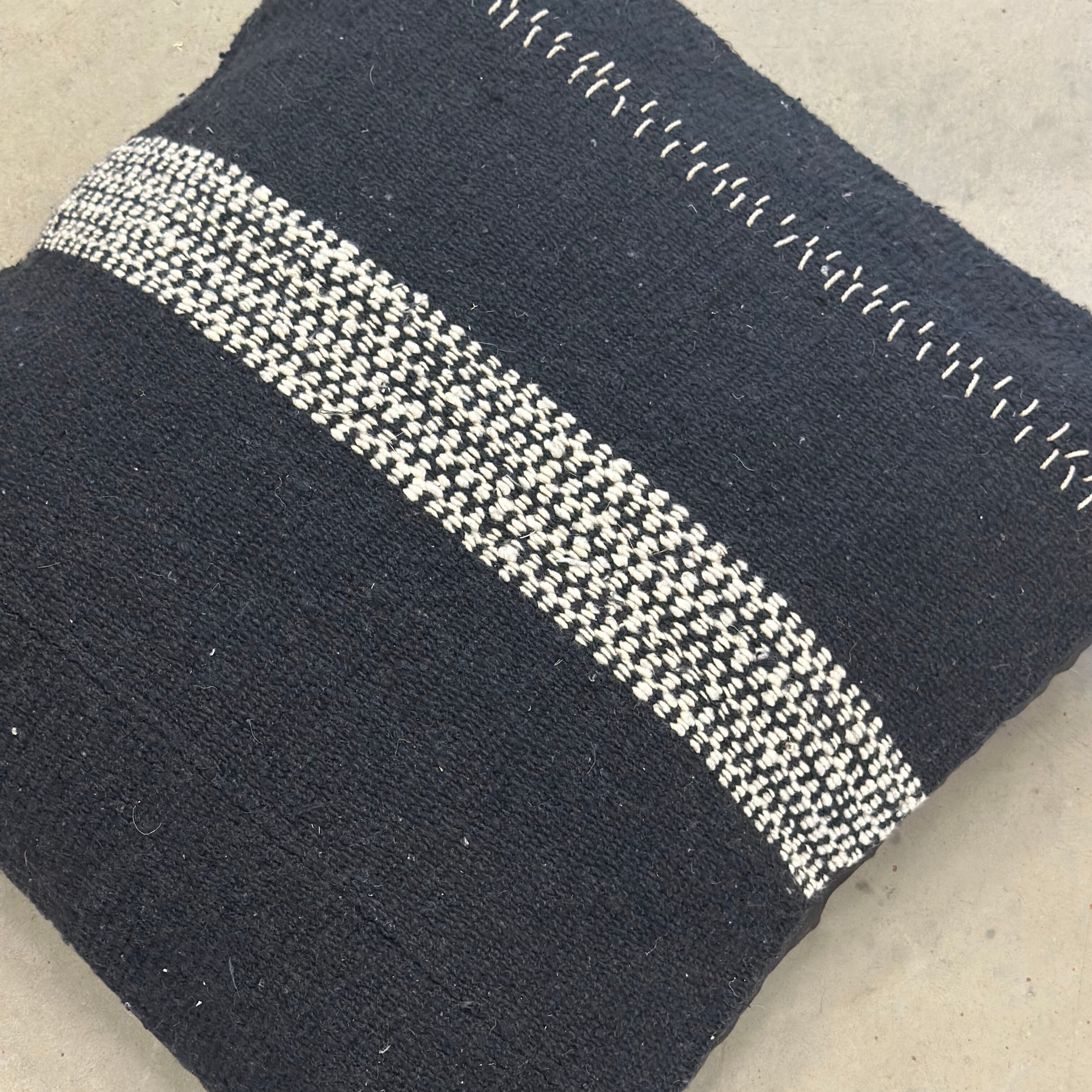 Pillow in wool - 50 x 50