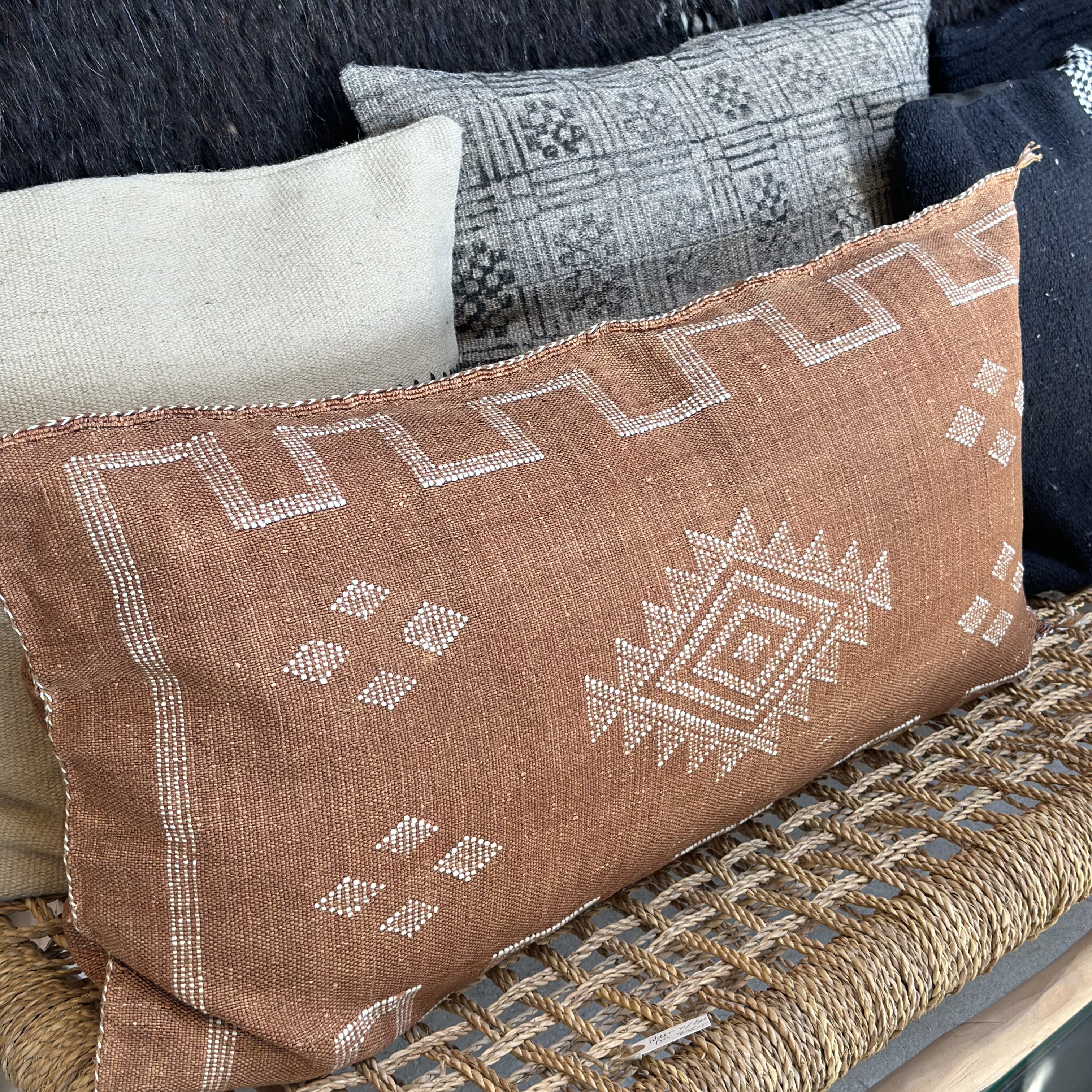 Cushion cover in cactus silk - size 50 x 90 cm.