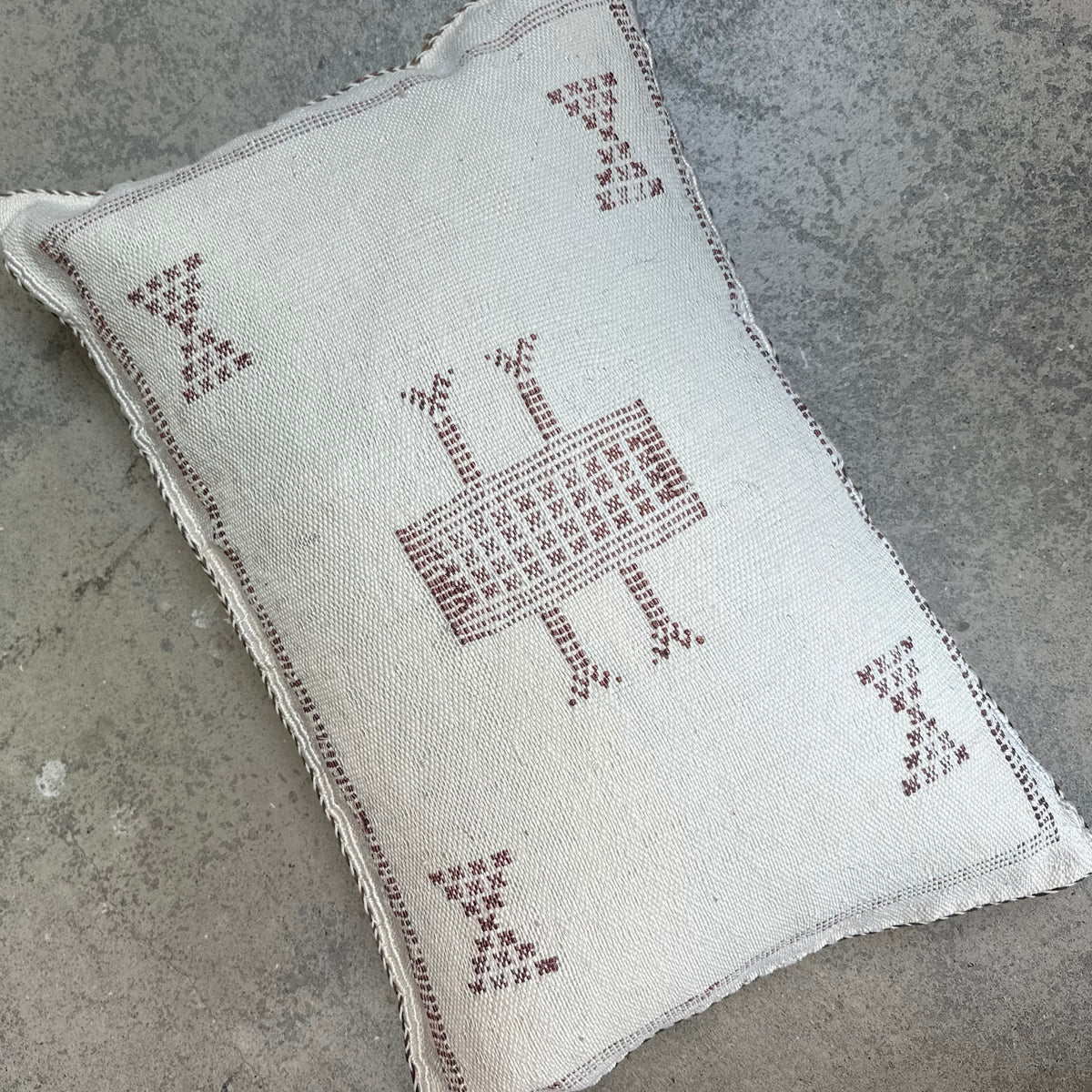 Cushion cover in cactus silk - size 45 x 45 cm.
