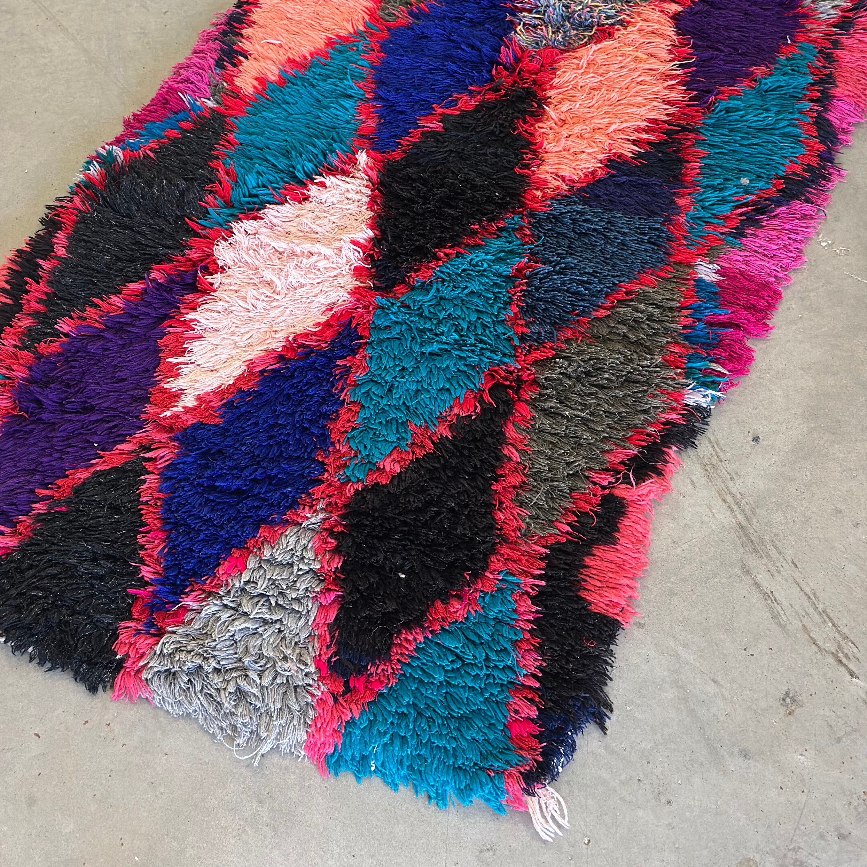 Boucherouite løber størrelse 66 x 180 cm.