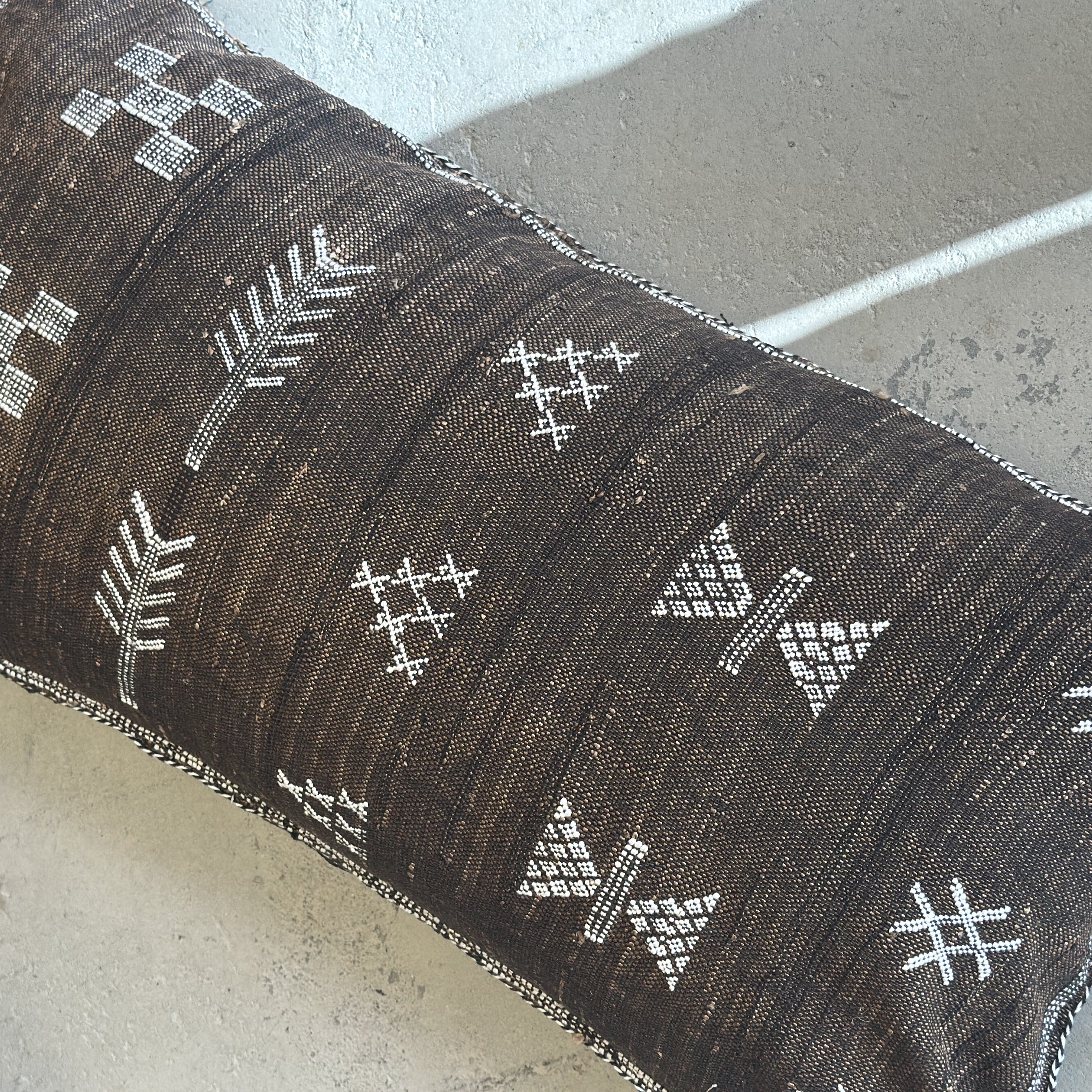 Cushion cover in cactus silk - size 50 x 90 cm.