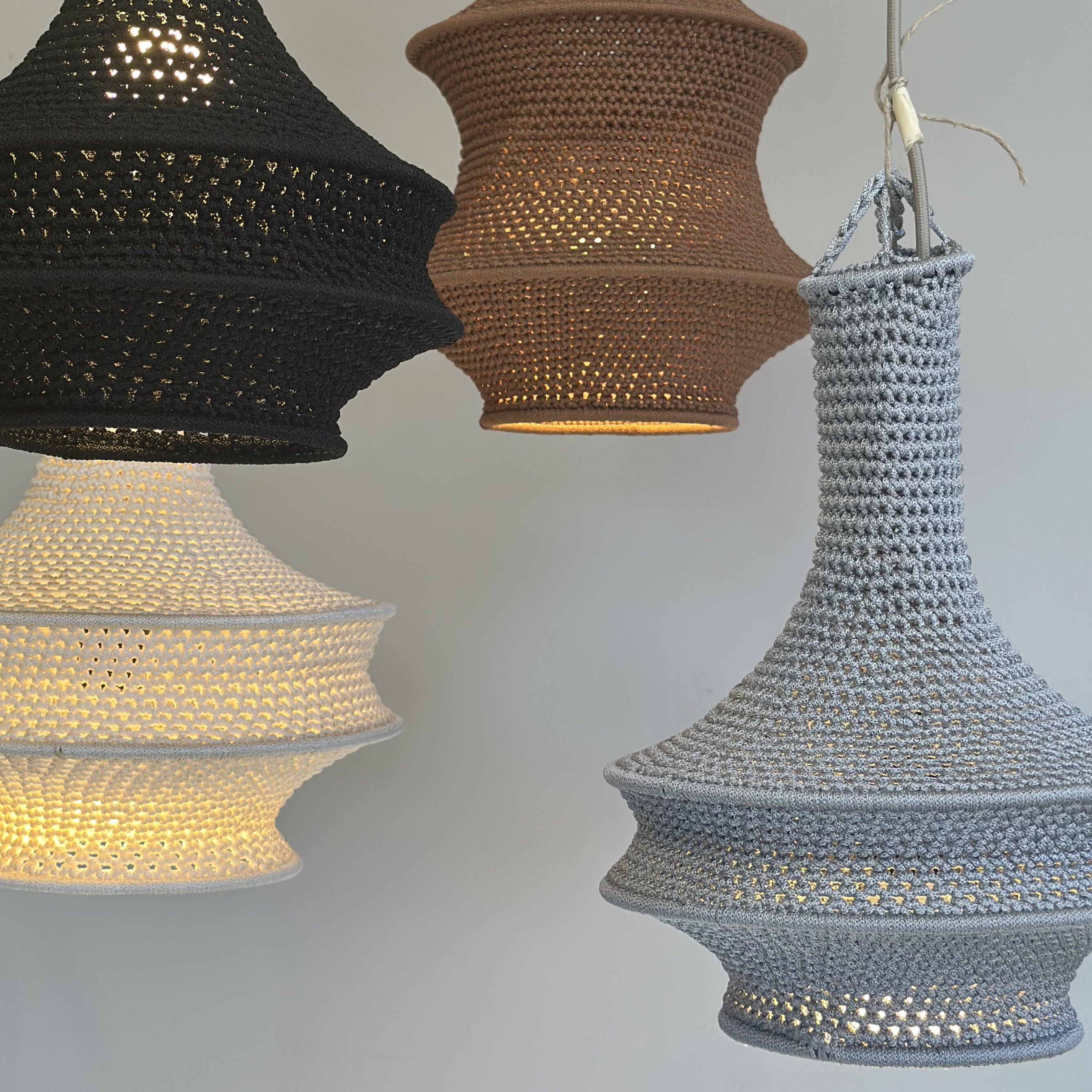 Lampeskærm - hæklet (grå - 30 cm.)